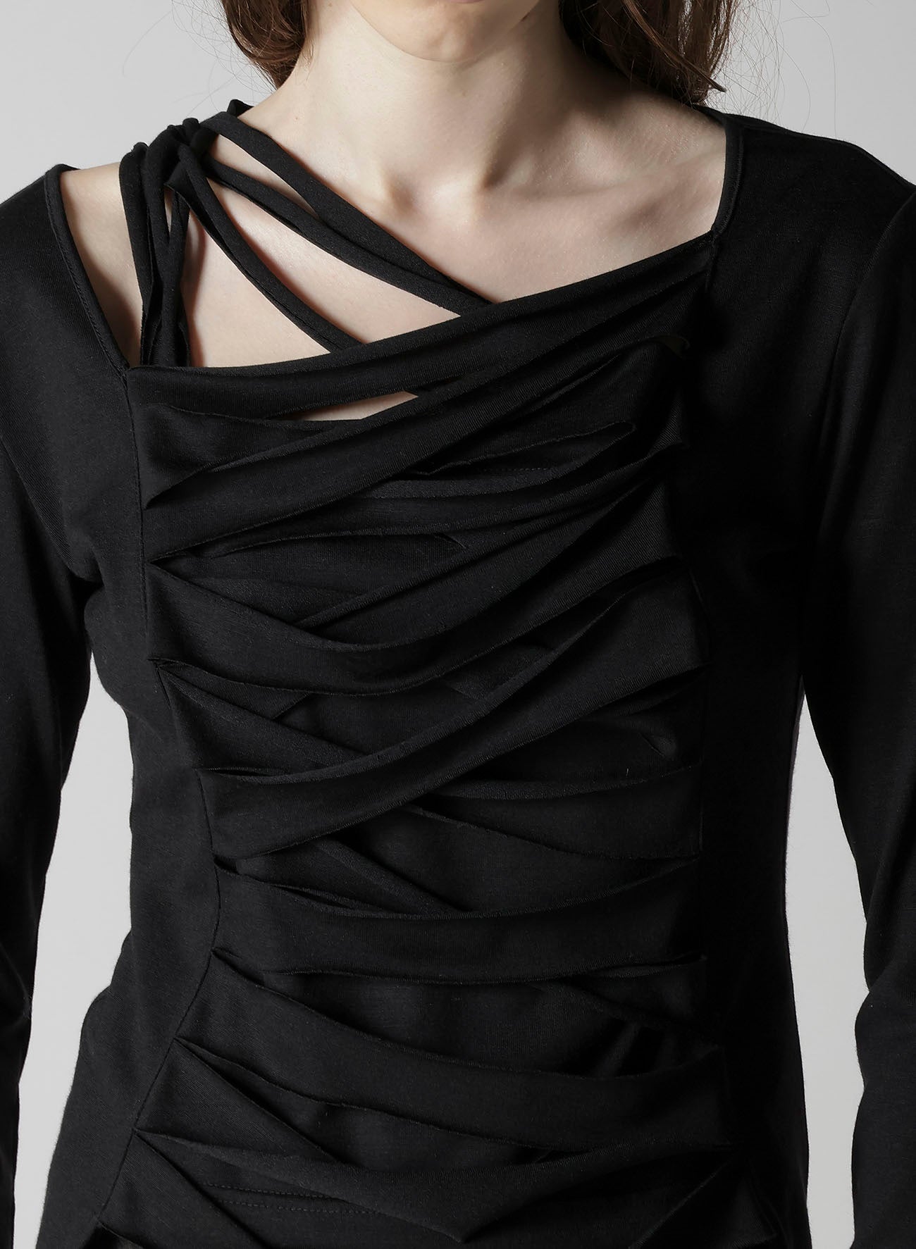 PLAIN STITCH SLIT CROSS T-SHIRT