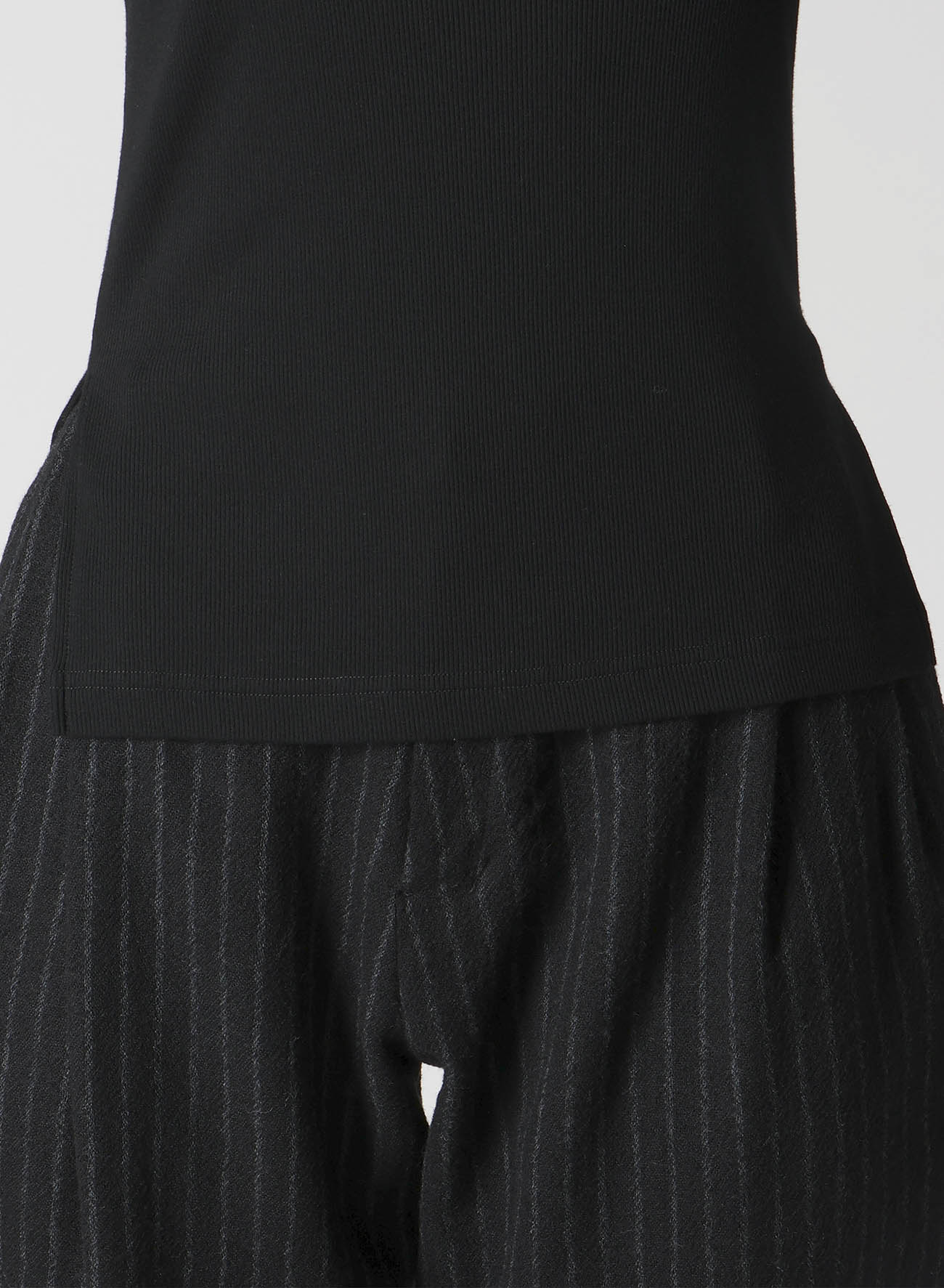 COTTON RAYON RIB SLIT HIGH NECK T-SHIRT