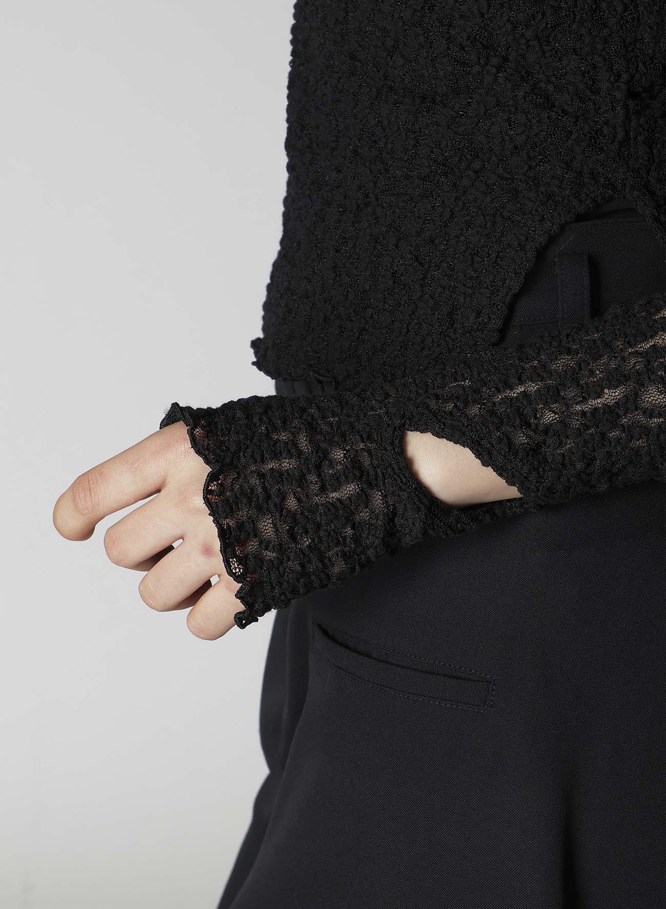 FLOWER SHIRRING SLIT HIGH NECK T-SHIRT