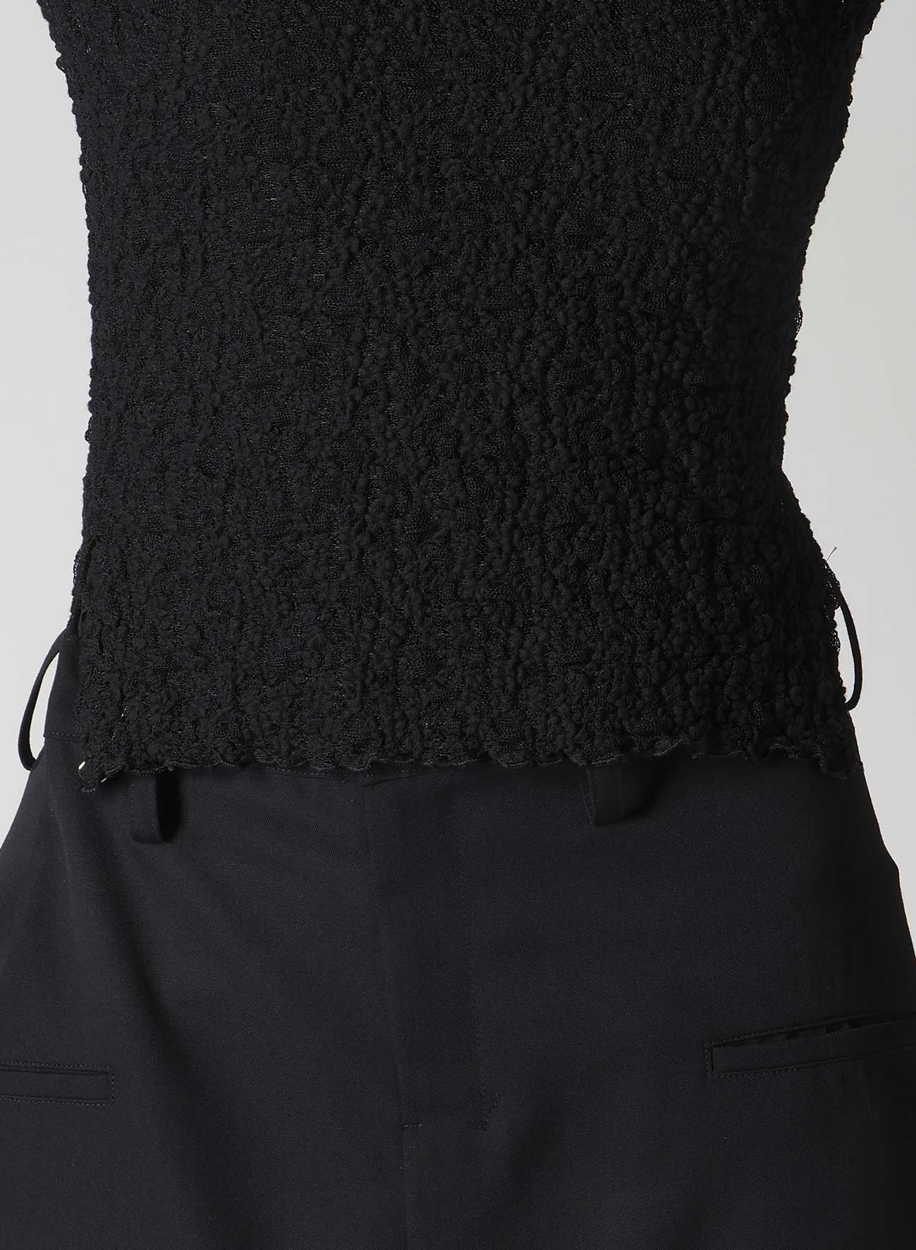 FLOWER SHIRRING SLIT HIGH NECK T-SHIRT