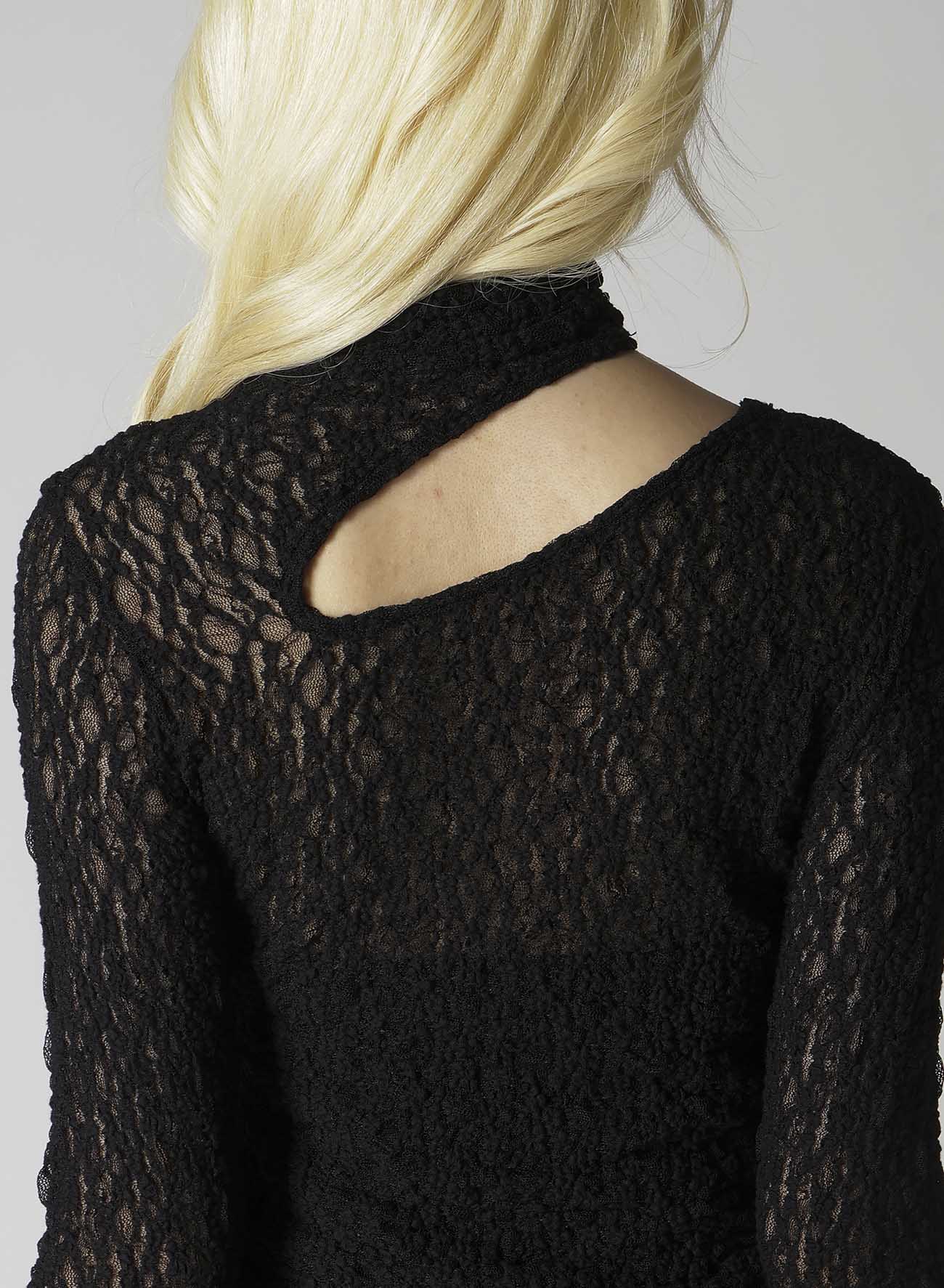 FLOWER SHIRRING SLIT HIGH NECK T-SHIRT