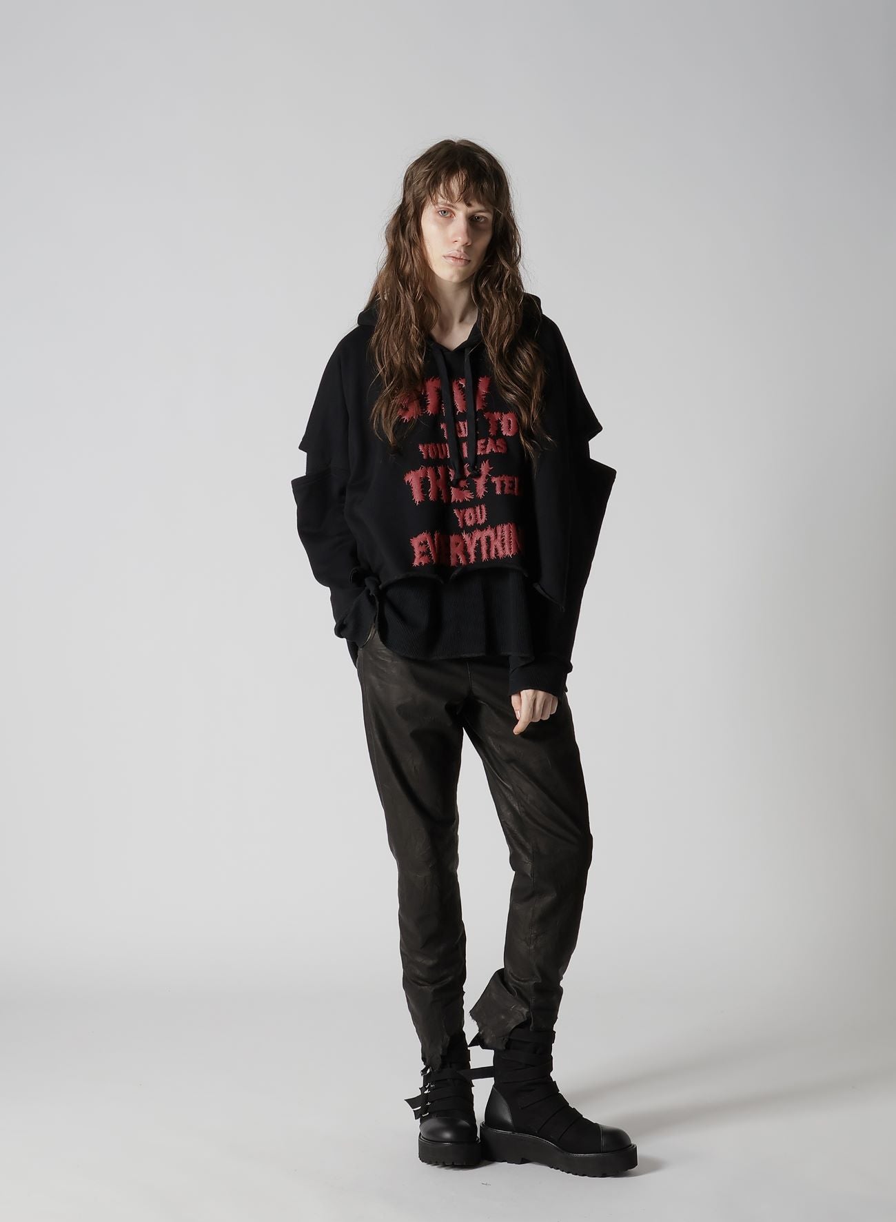 STAY TRUE PRINT LAYERED SHORT HOODIE