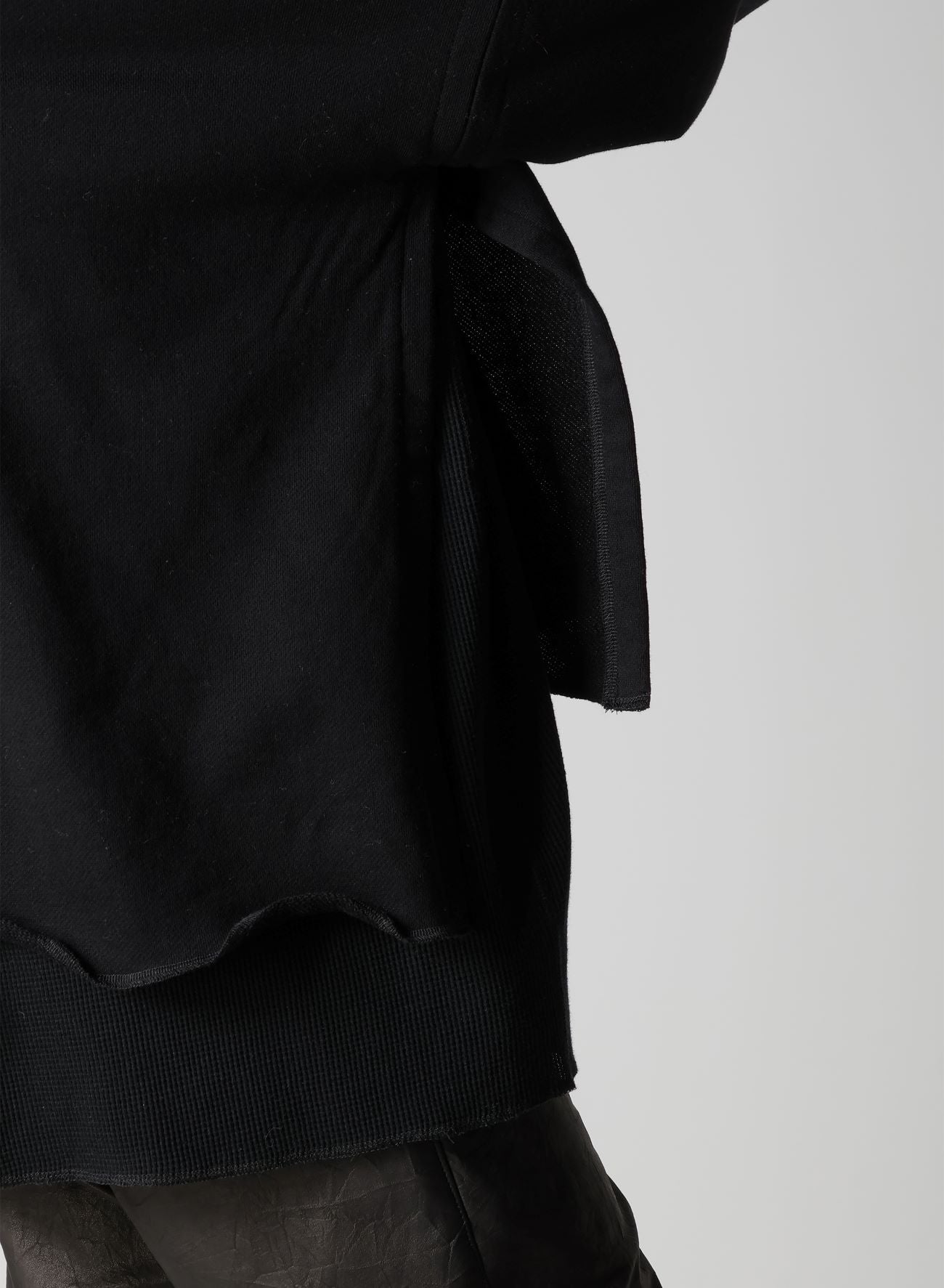 STAY TRUE PRINT LAYERED SHORT HOODIE