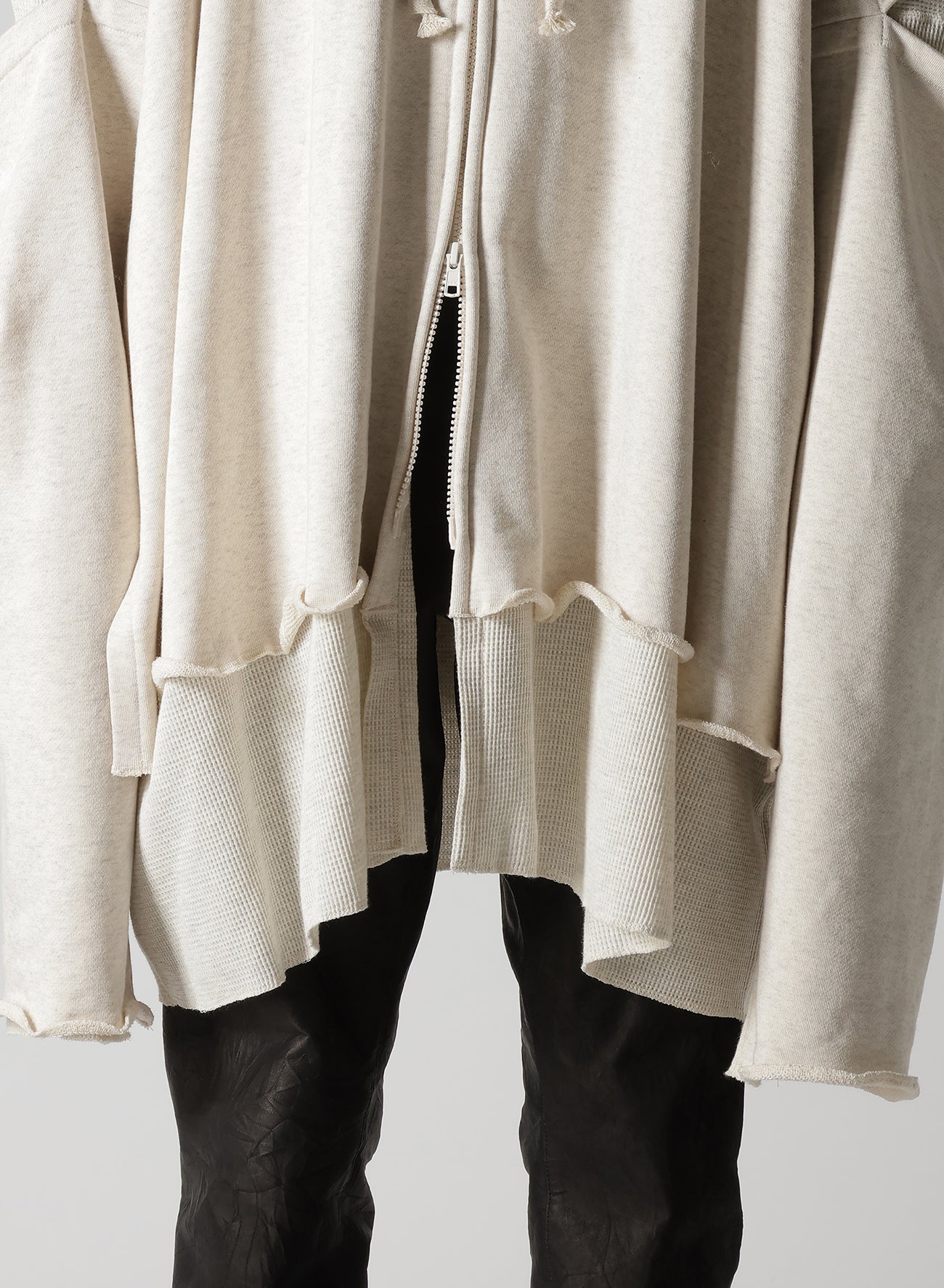 STAY TRUE PRINT LAYERED SHORT HOODIE