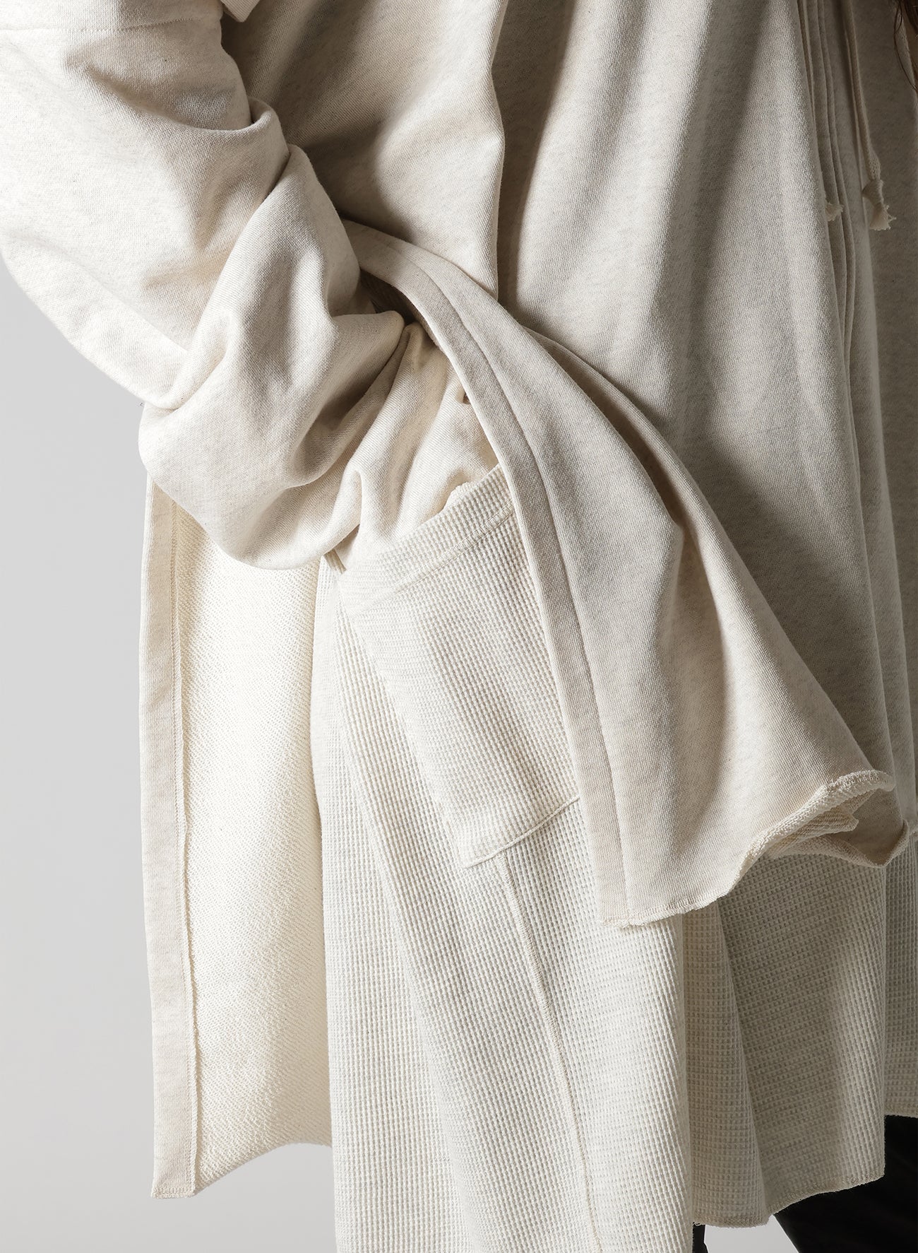 STAY TRUE PRINT LAYERED SHORT HOODIE