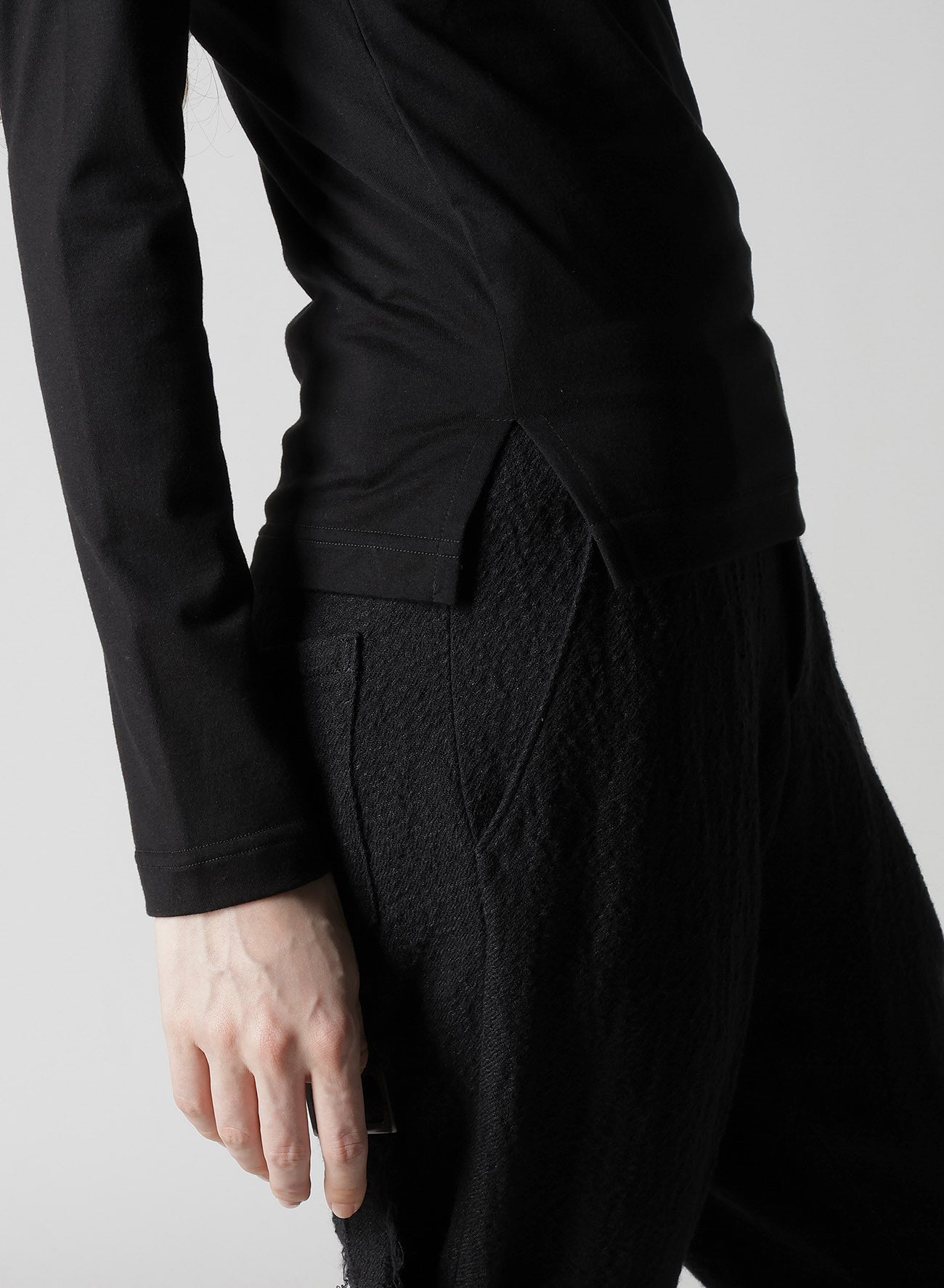 PLAIN STITCH +TULLE SLIT CHEST LONG SLEEVE T-SHIRT
