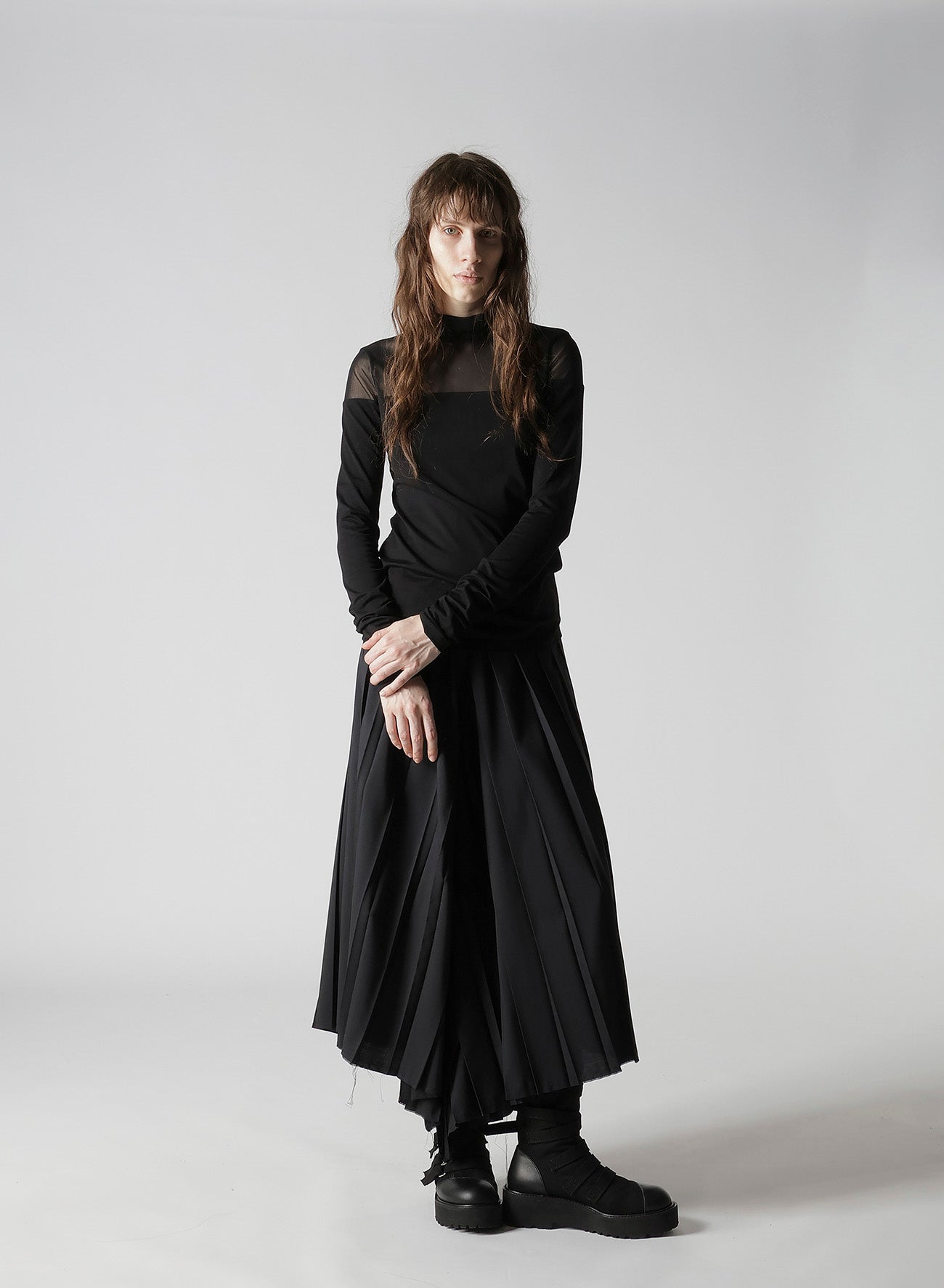 PLAIN STITCH +TULLE PANELED HIGHNECK