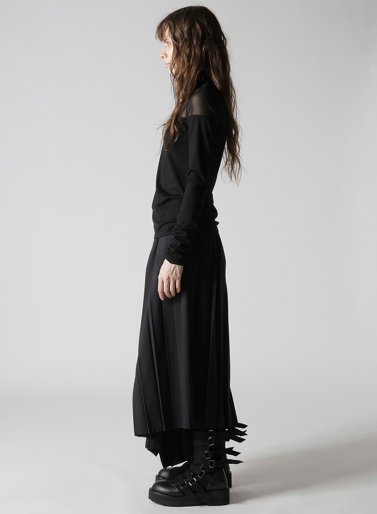 PLAIN STITCH +TULLE PANELED HIGHNECK