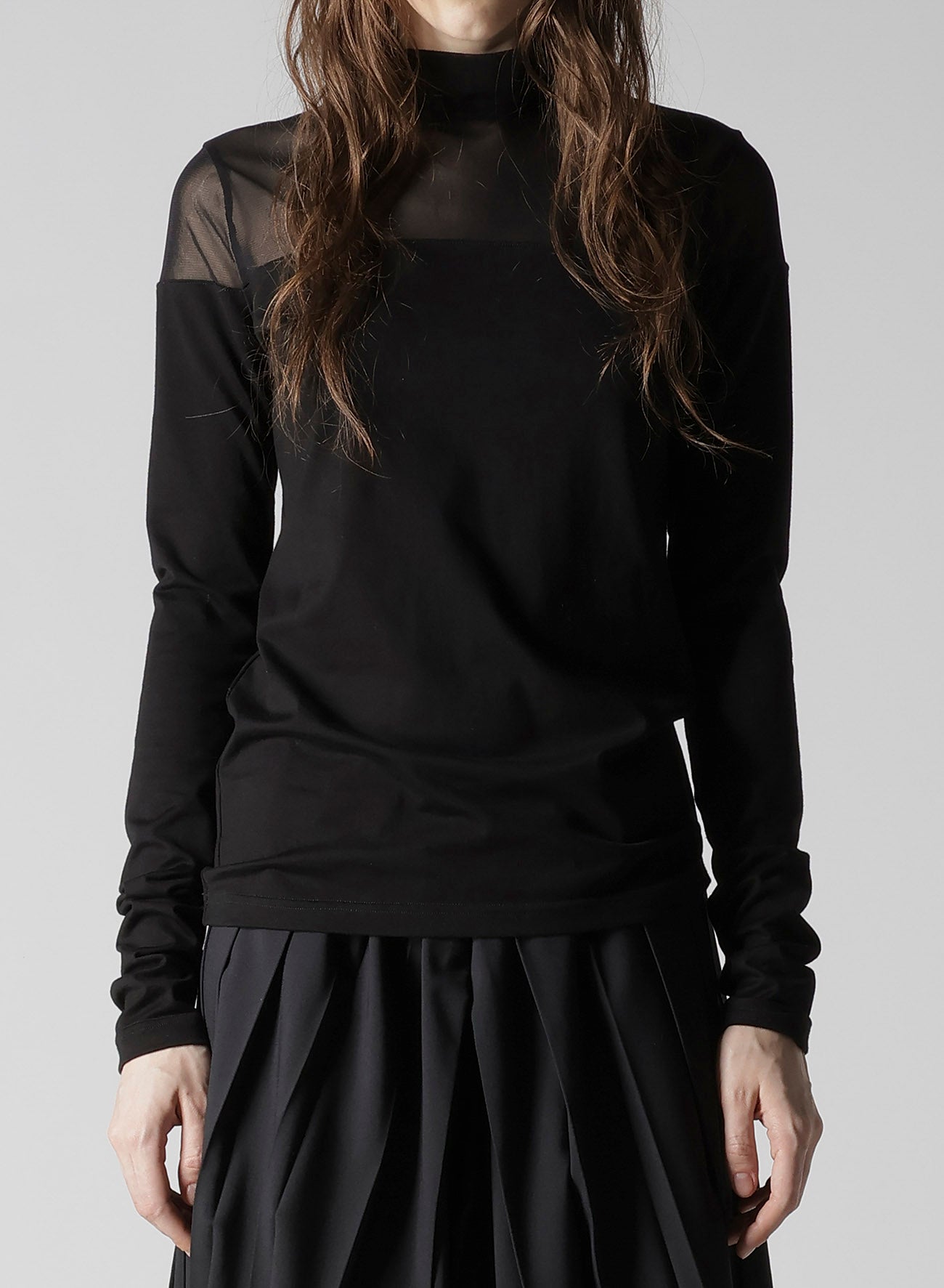 PLAIN STITCH +TULLE PANELED HIGHNECK