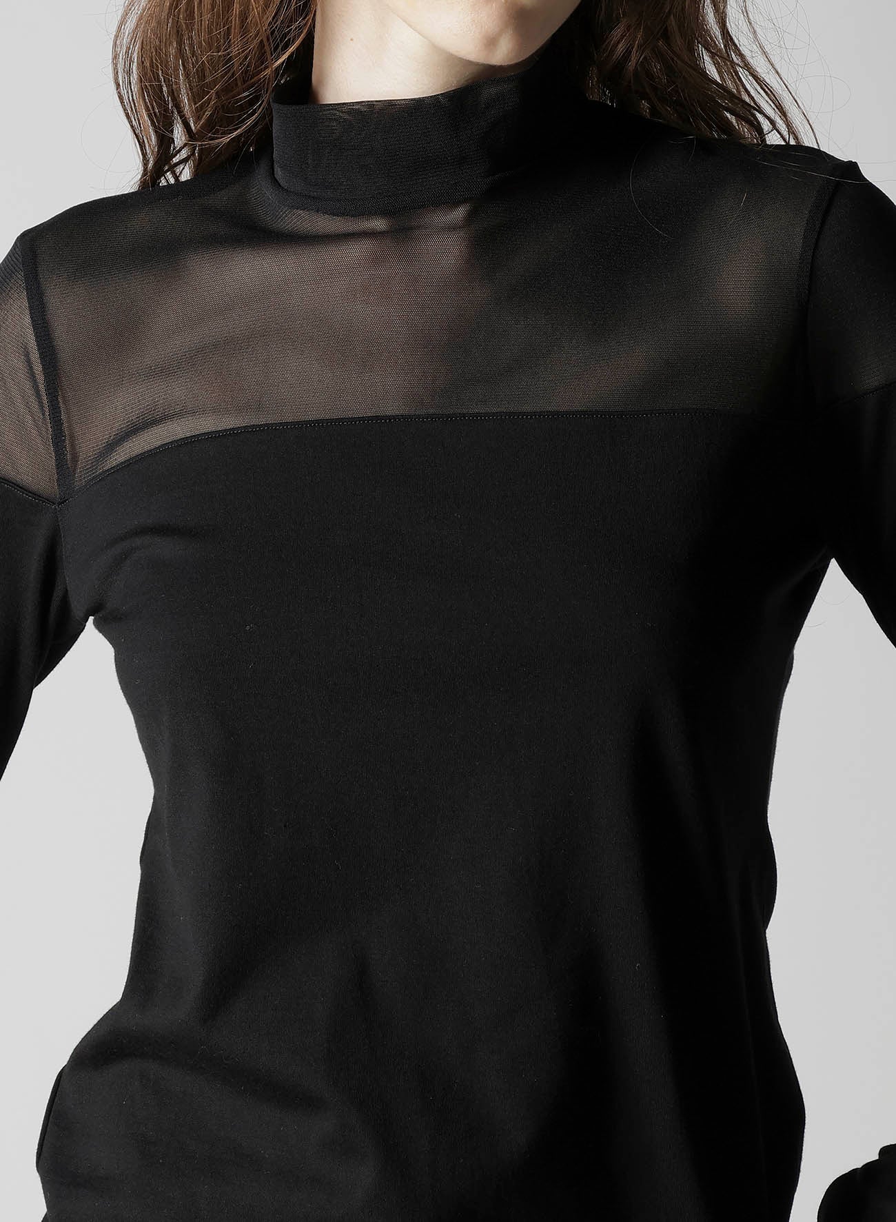PLAIN STITCH +TULLE PANELED HIGHNECK