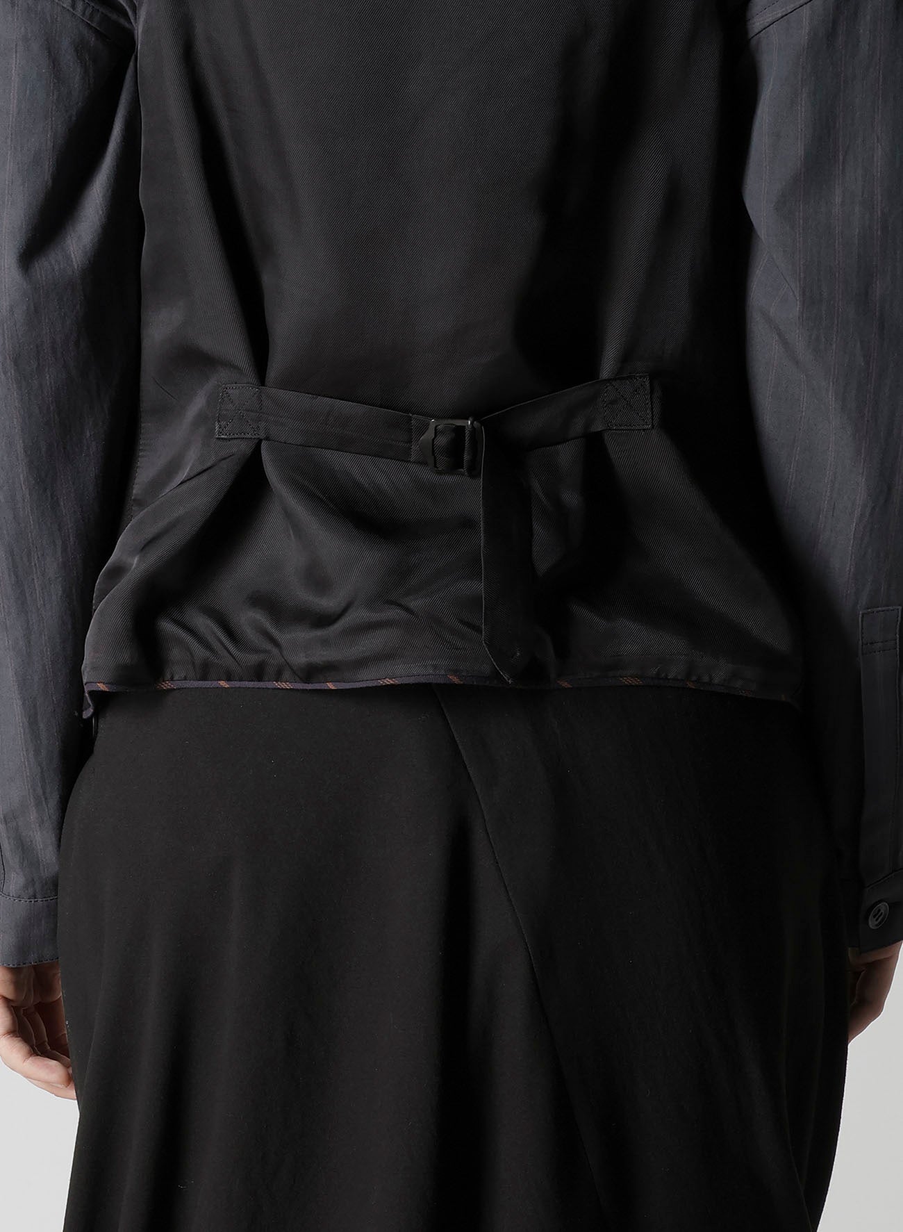 MILLED GABARDINE DARTS VEST
