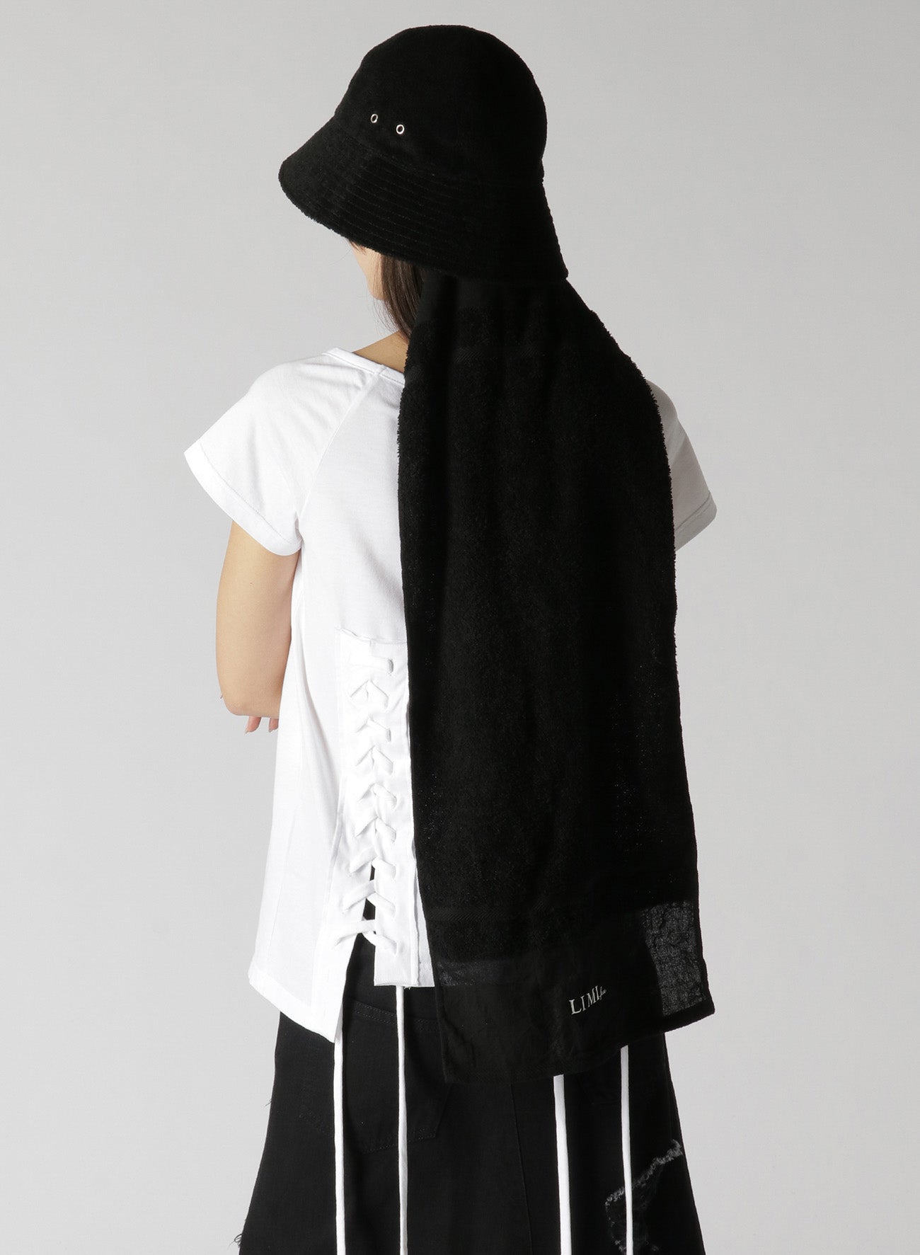 BLENDED LINEN PILE FLAT HAT WITH ATTACHED LOGO TOWEL