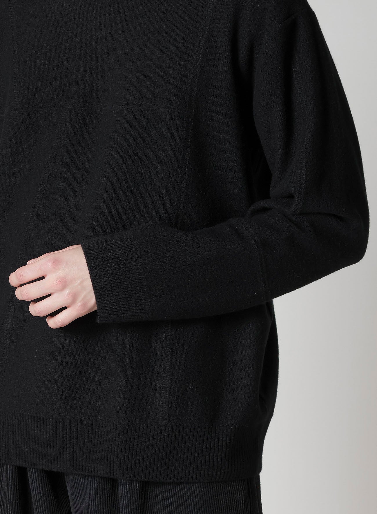 PANEL DESIGN ROUND NECK PULLOVER KNIT