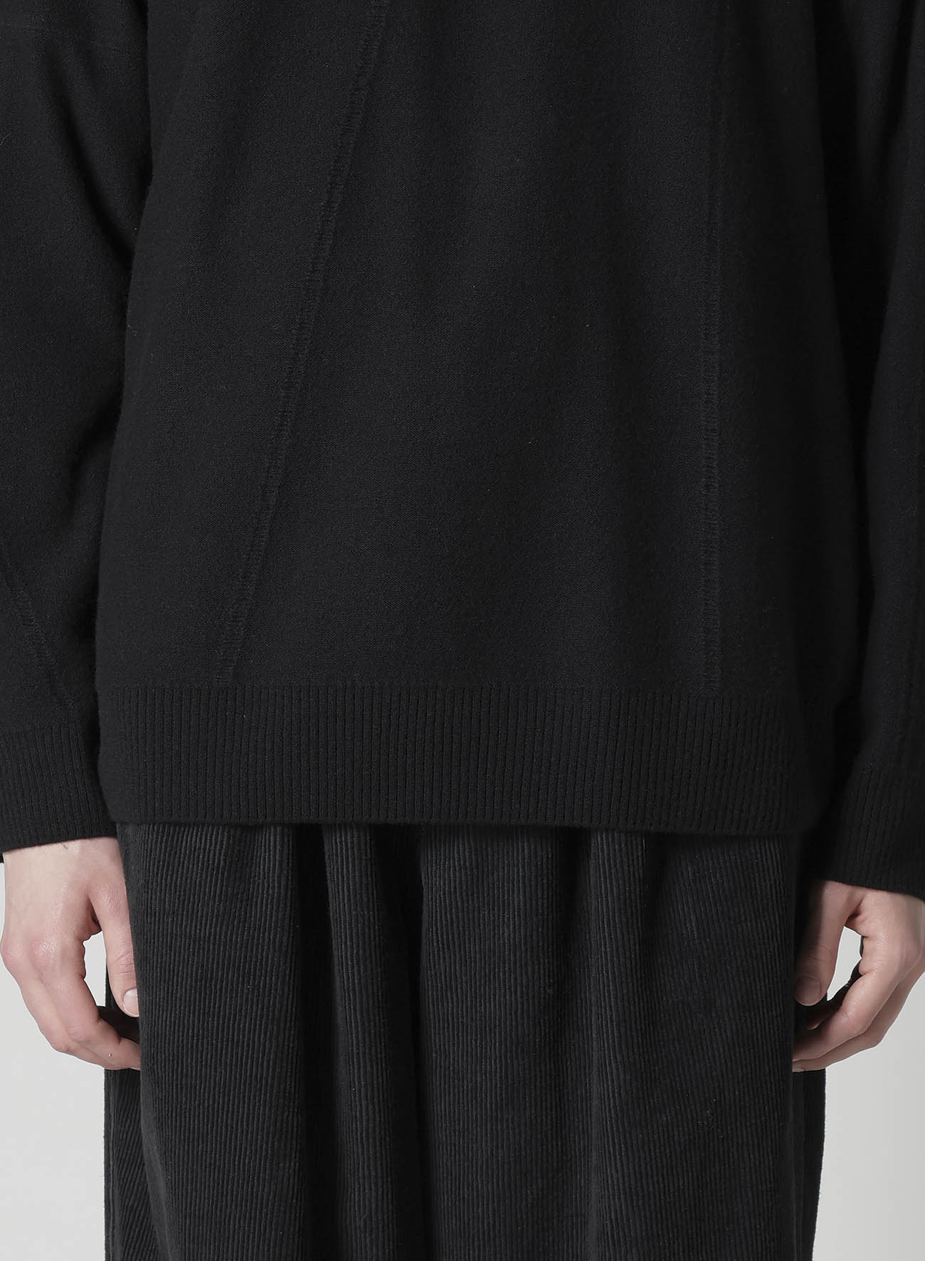 PANEL DESIGN ROUND NECK PULLOVER KNIT