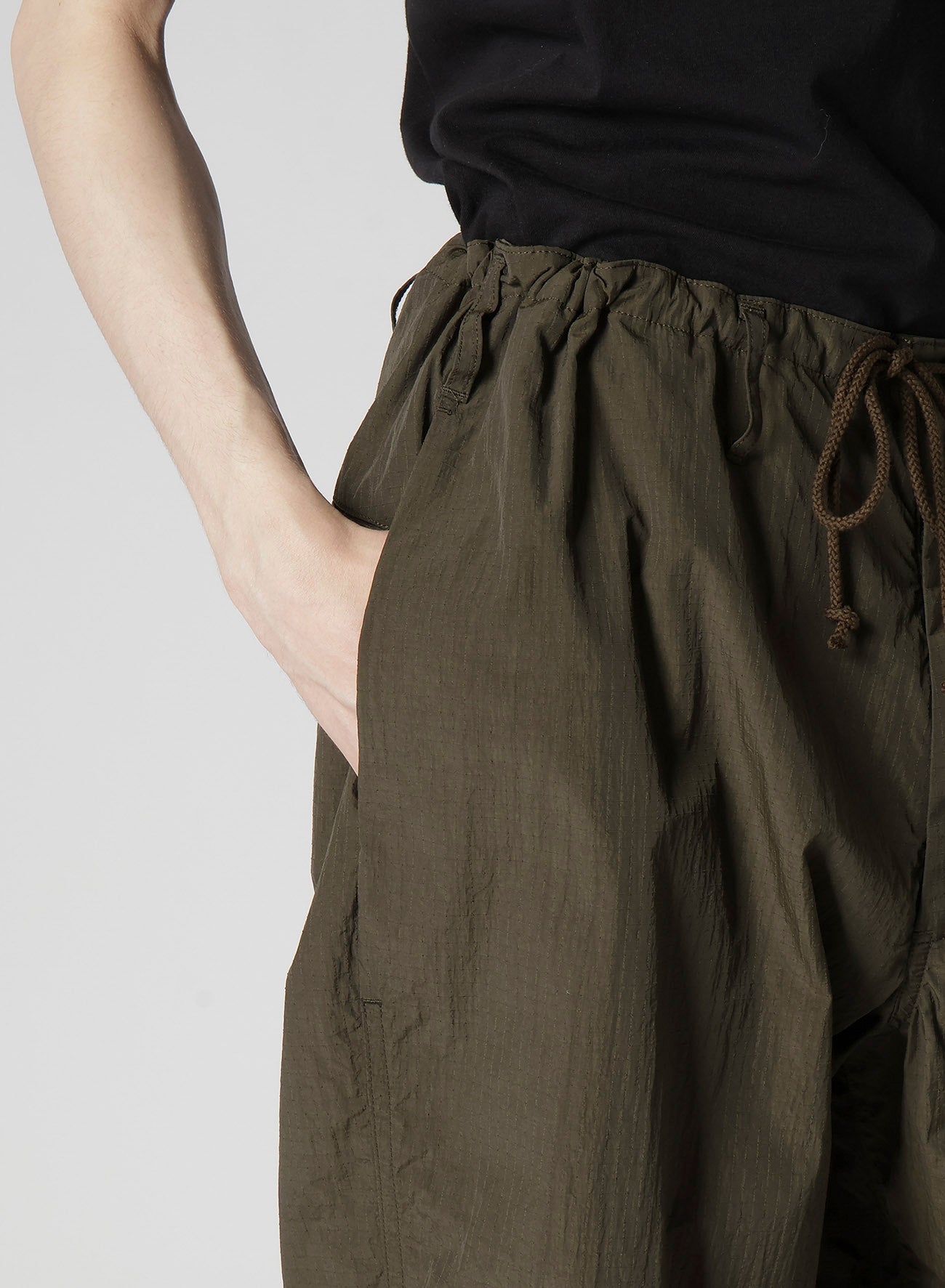 NYLON RIPSTOP SIDE-TUCK DRAWSTRING PANTS