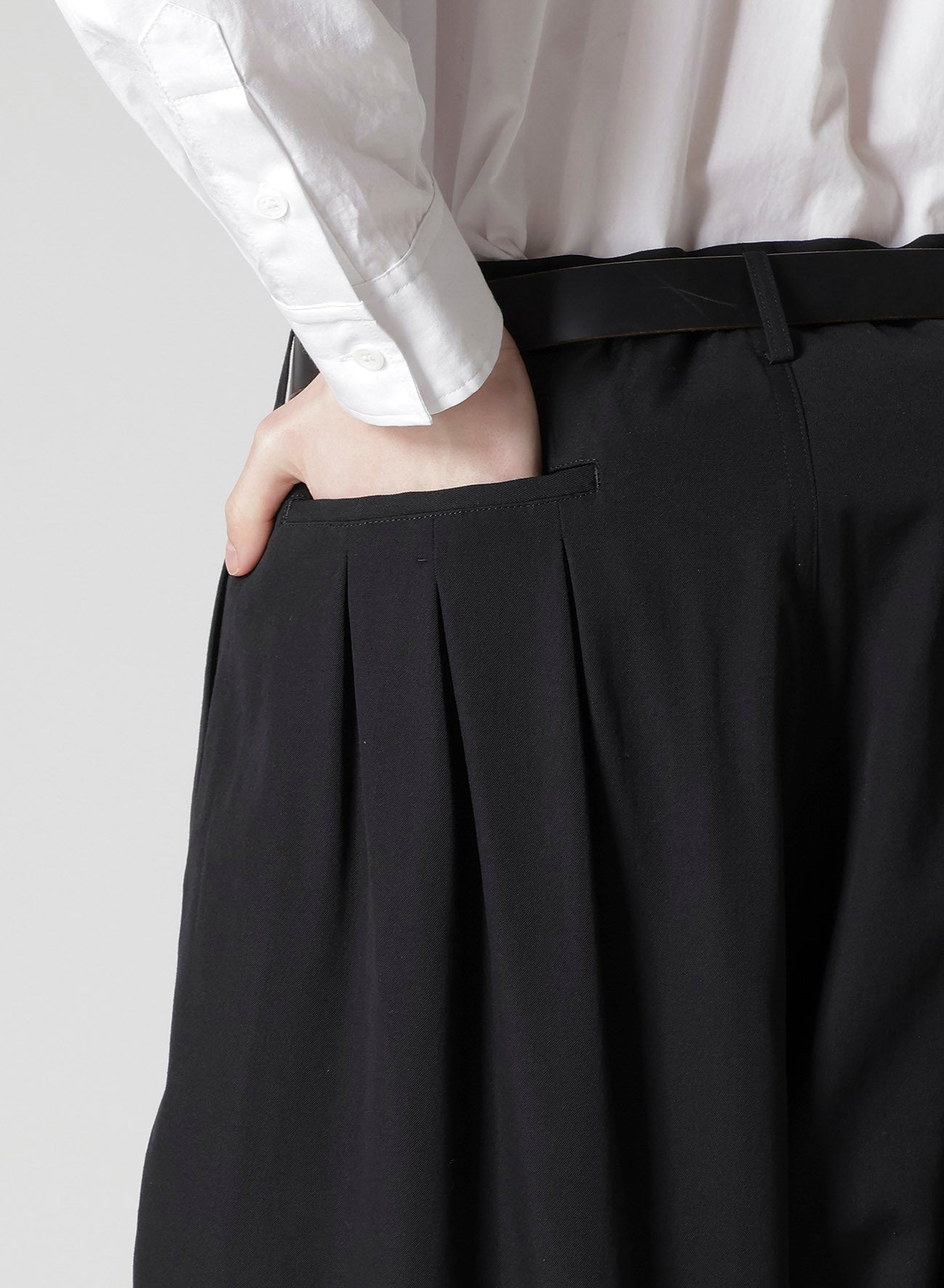 WOOL GABARDINE 12-TUCKS PANTS
