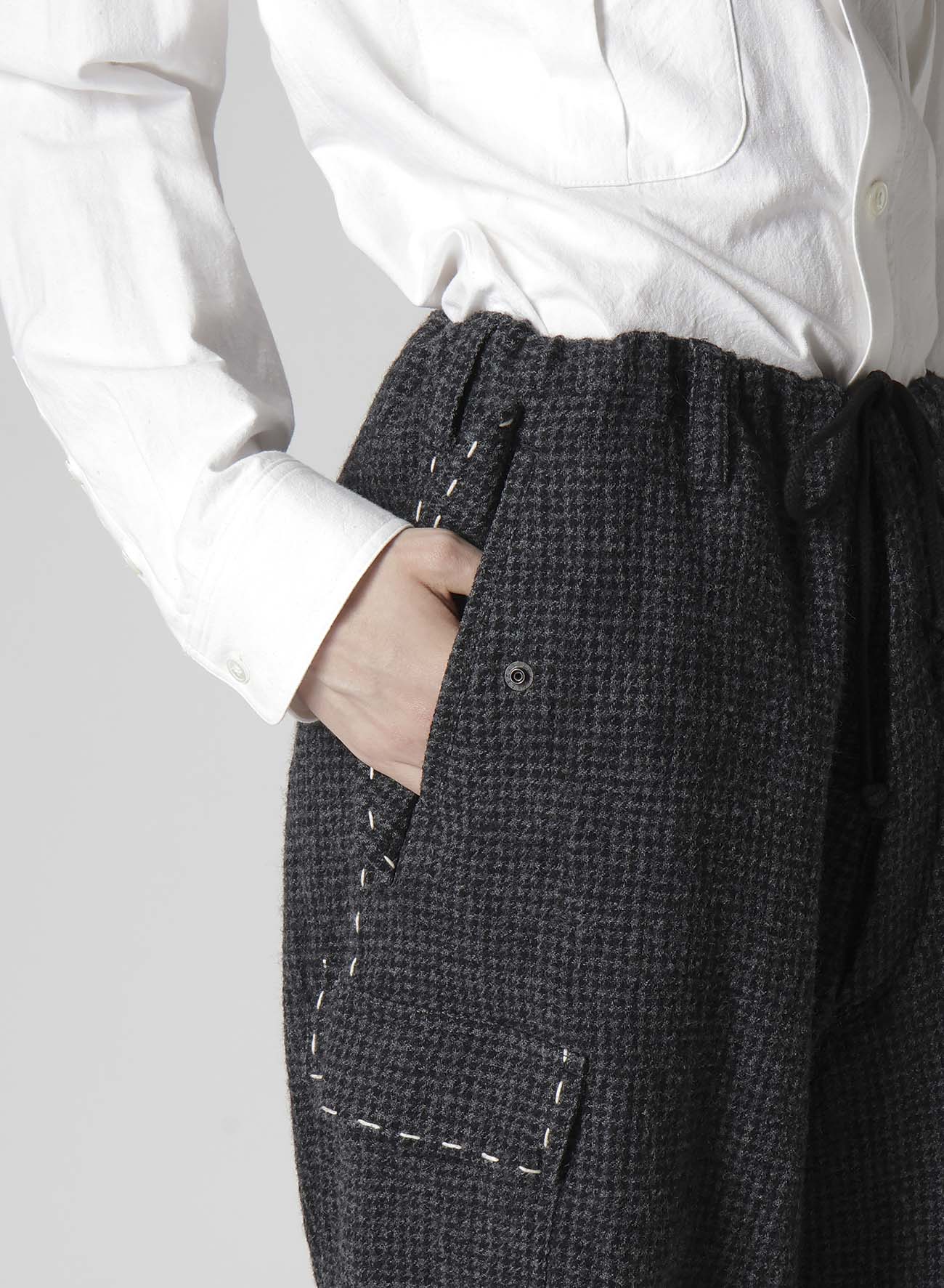 HOUNDSTOOTH CARGO PANTS WITH HAND STITCH