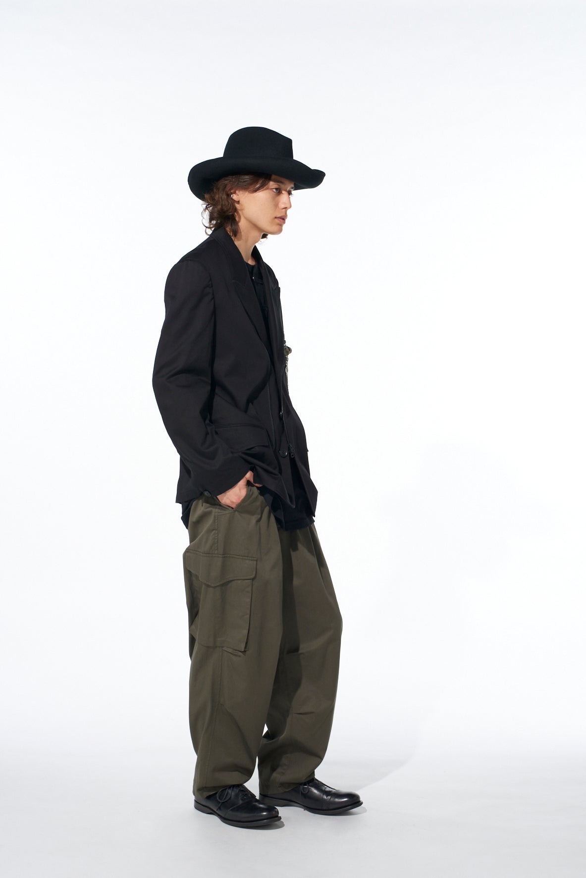 COTTON TWILL KNEE TUCK CARGO PANTS