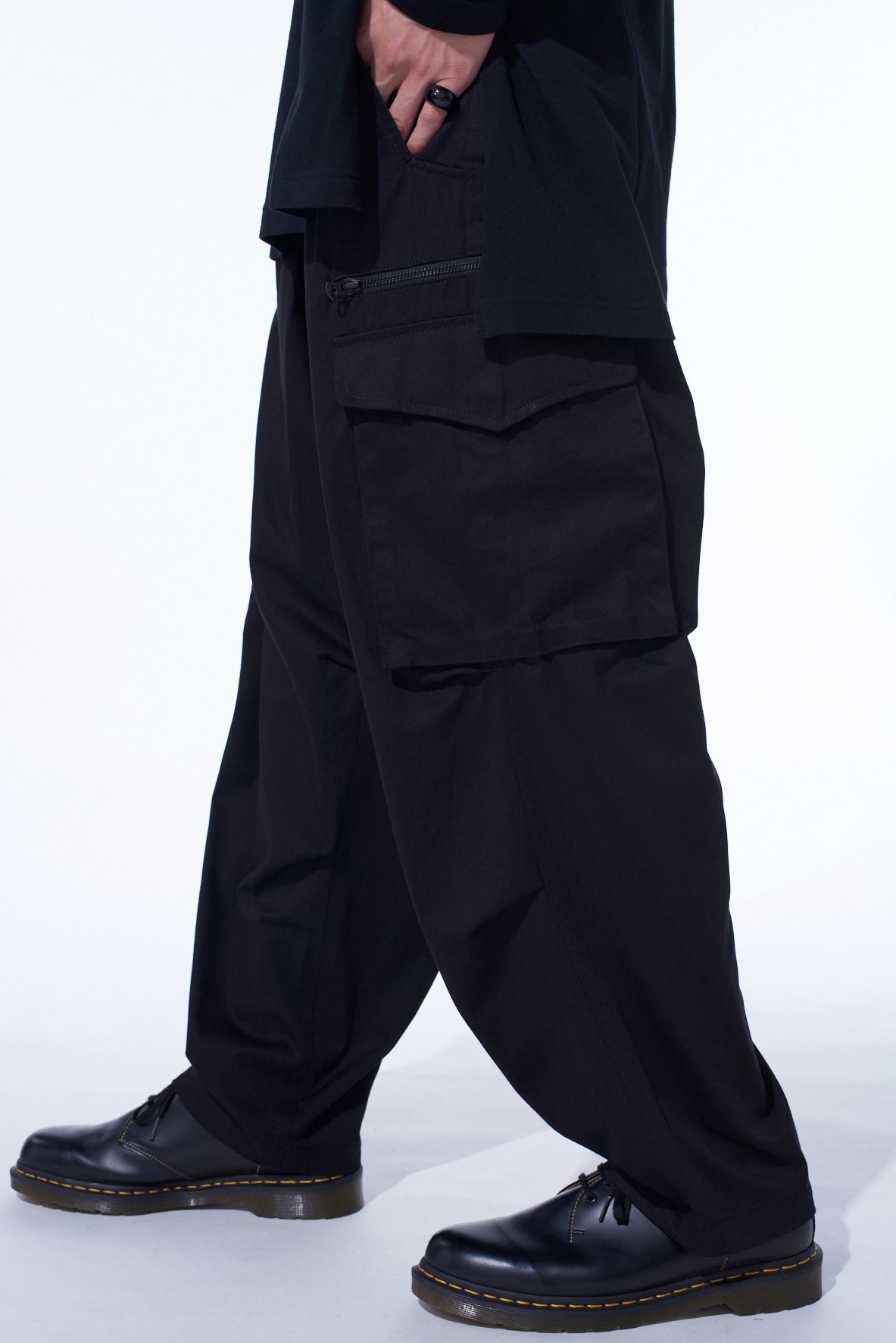 COTTON TWILL KNEE TUCK CARGO PANTS