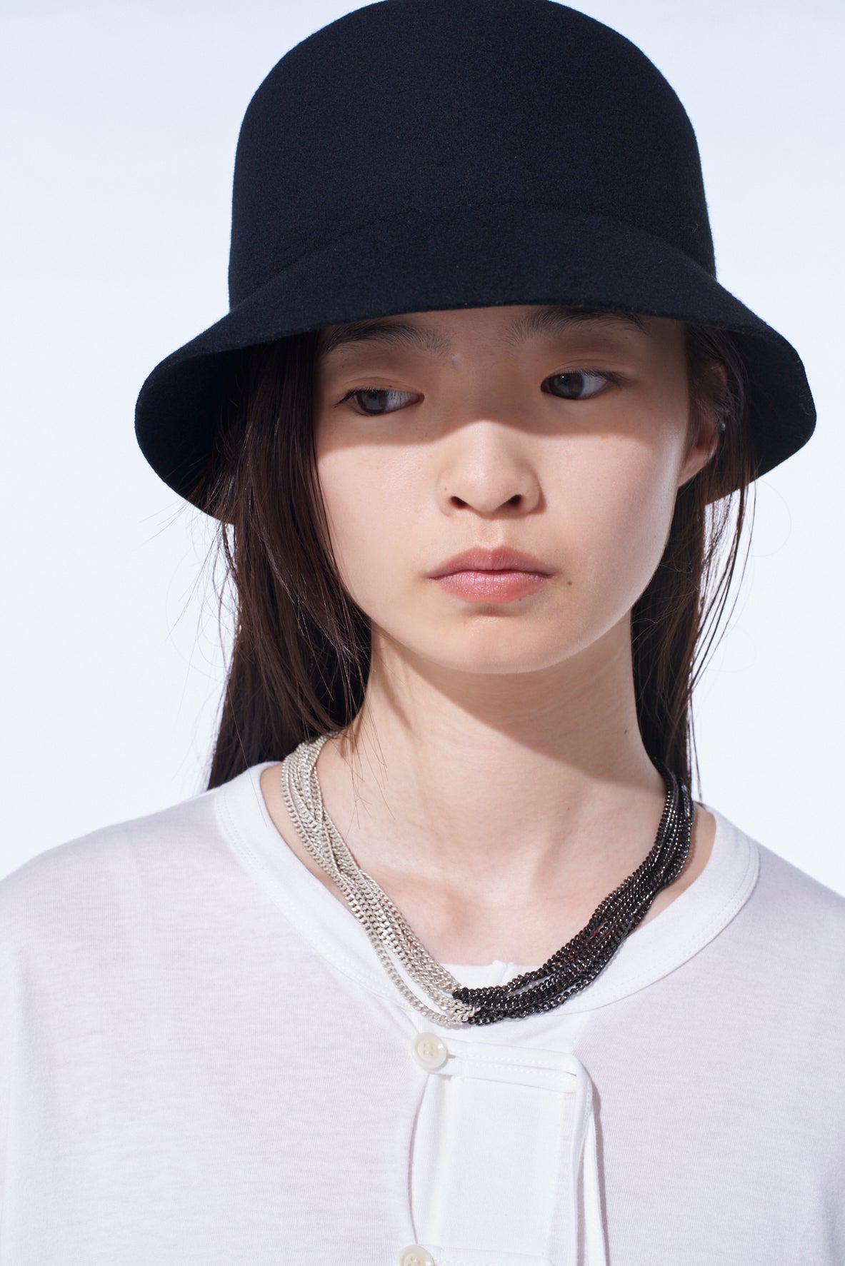 TWO-TONE CONTRAST MULTI CHAIN NECKLACE