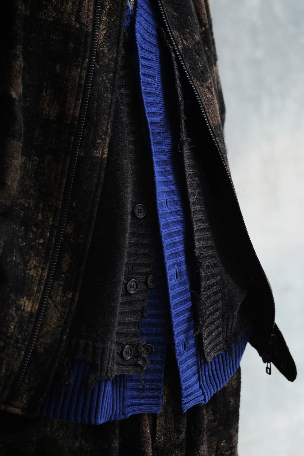 CORPILON BULKY WOOL COLOR-BLOCKED DAMAGE CARDIGAN