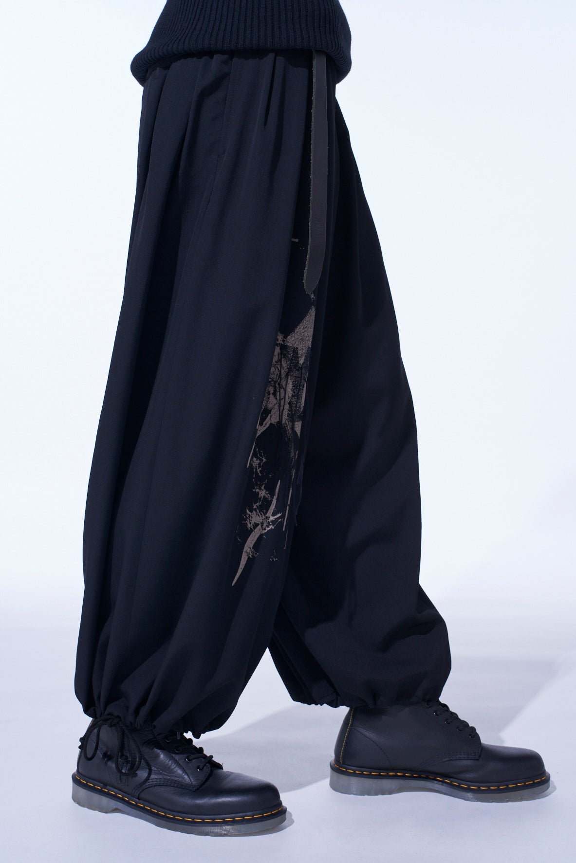 WASHER WOOL GABARDINE PRINT EMBROIDERY BALLOON PANTS