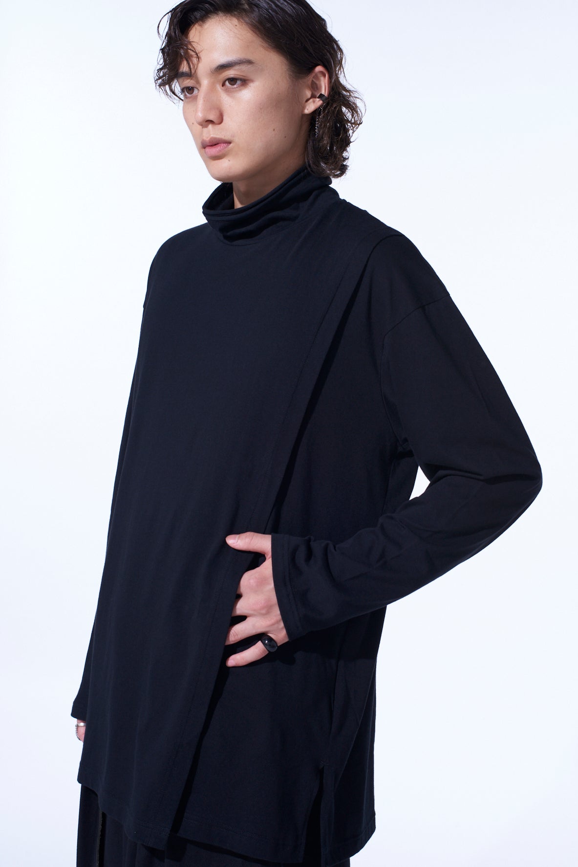 30/COTTON JERSEY LAYERED FRONT TURTLENECK LONG T-SHIRT