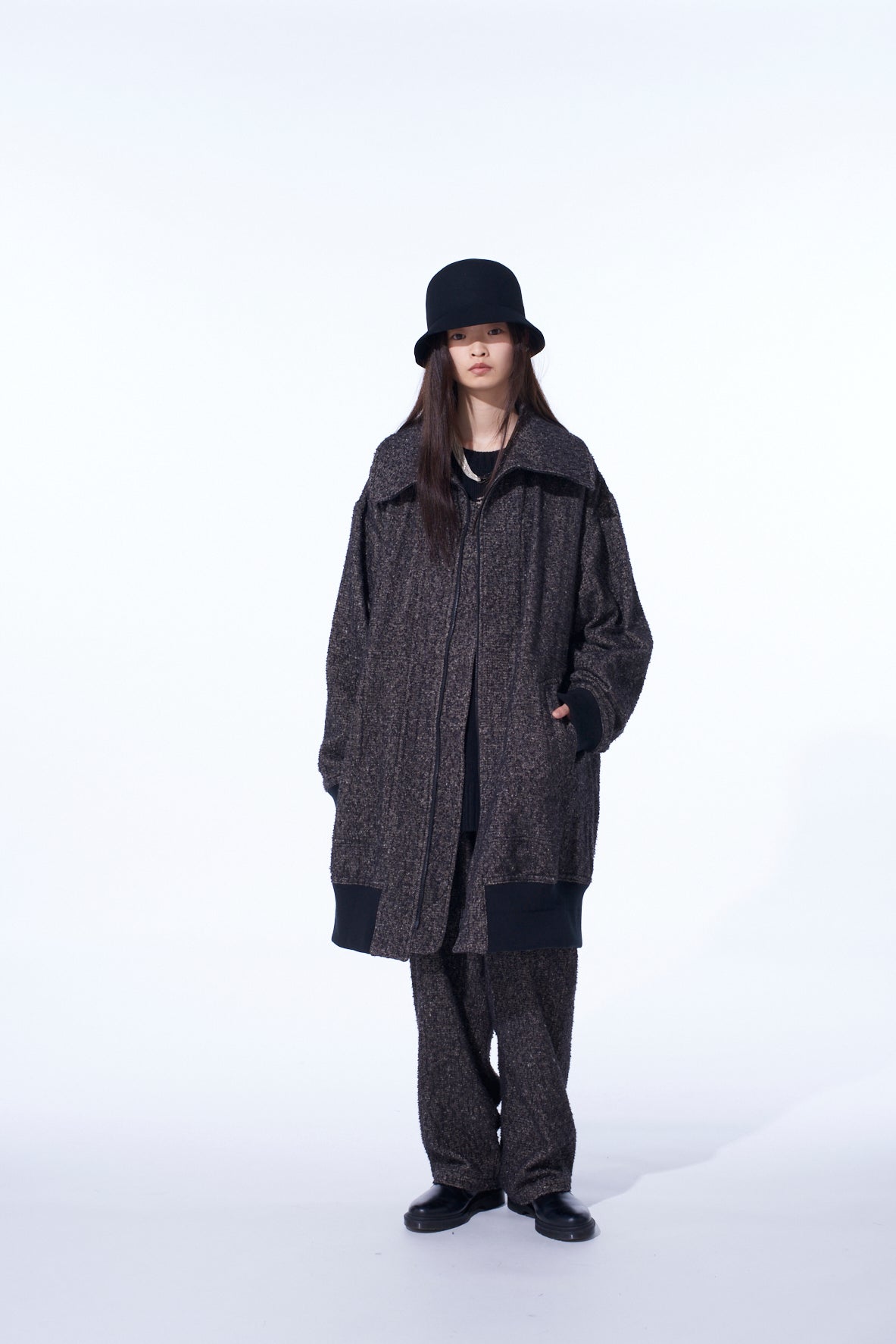 BRUSHED TWILL NEEDLE PUNCH REVERSIBLE LONG TRUCK TOP