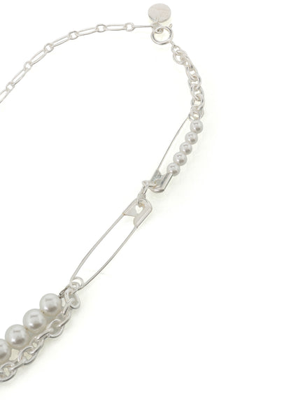 SAFETY PIN IMITATION PEARL CHOKER