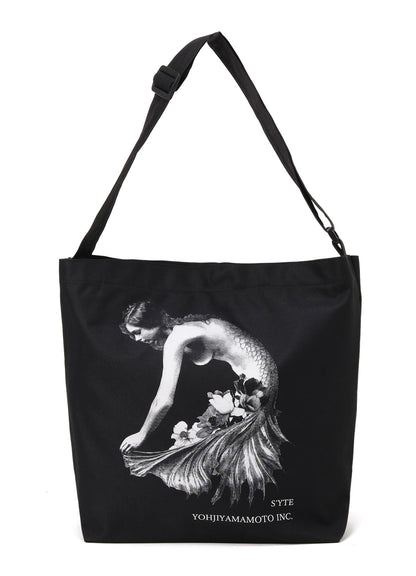 S'YTE x KOICHI IYODA ARTWORK PRINTED BAG -Scorpio-