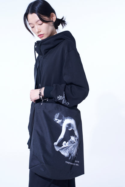 S'YTE x KOICHI IYODA ARTWORK PRINTED BAG -Scorpio-