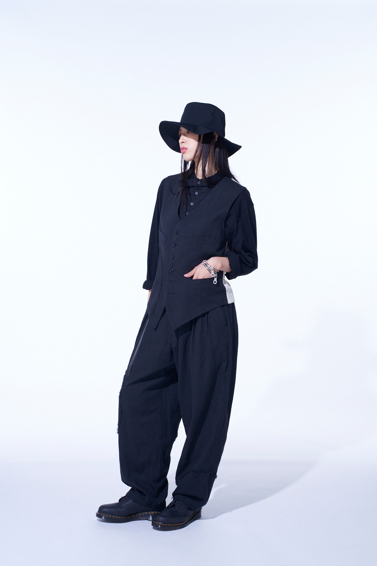 LINEN/COTTON HERRINGBONE ZIGZAG CUT-OUT PANTS