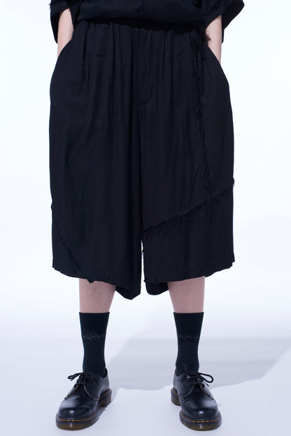 VISCOSE TWILL CUT-OFF WIDE SHORTS