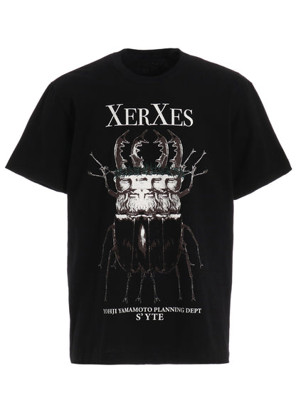 S'YTE x KOICHI IYODA ARTWORK PRINTED T-SHIRT -Xerxes-
