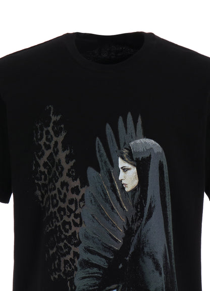 S'YTE x KOICHI IYODA ARTWORK PRINTED T-SHIRT -Sphinx-