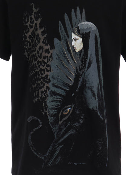 S'YTE x KOICHI IYODA ARTWORK PRINTED T-SHIRT -Sphinx-