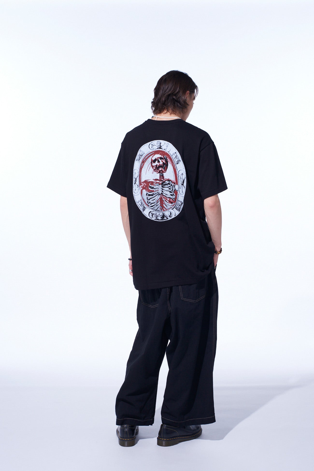 GRAPHIC T-SHIRT -GRIEVING SKULL-