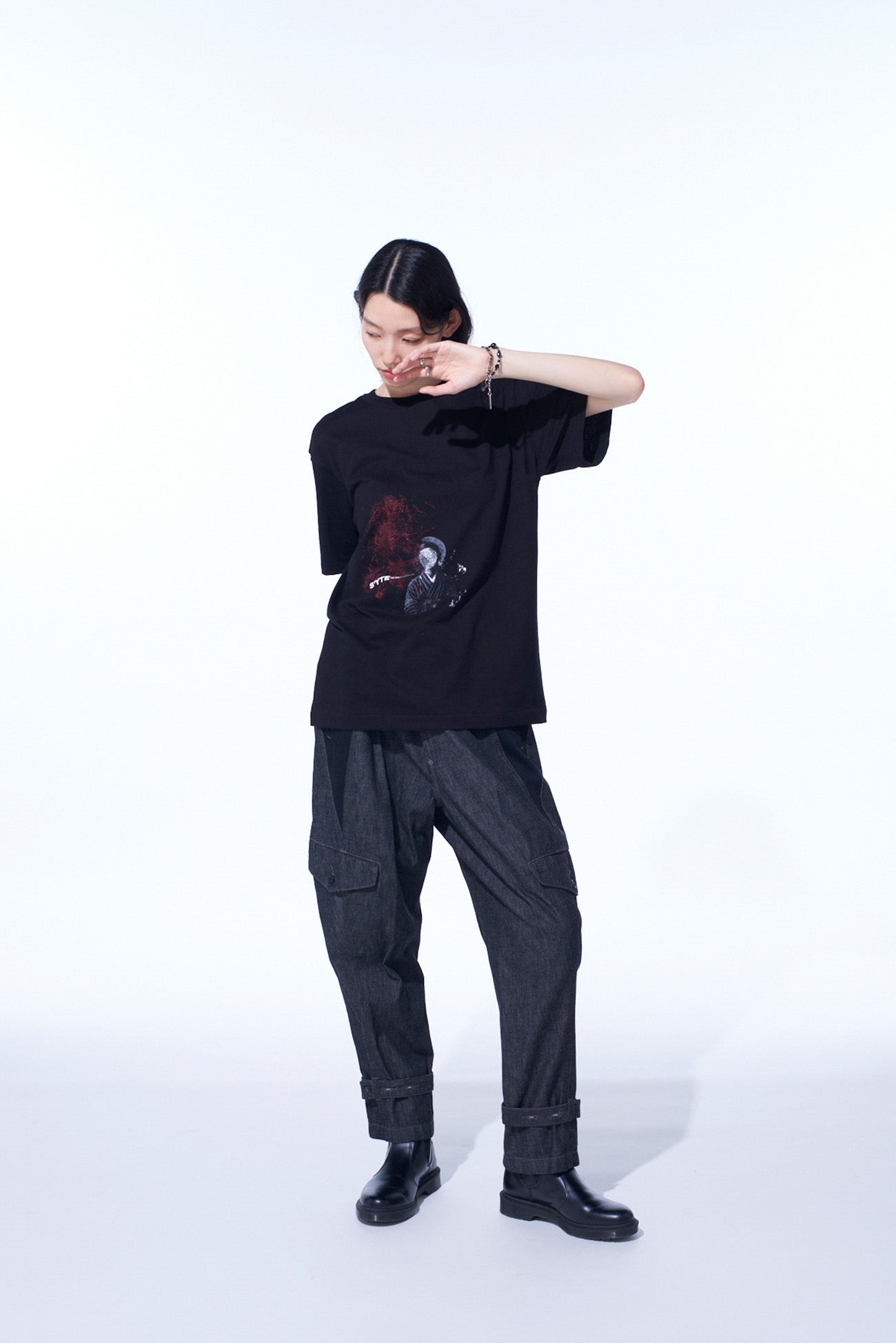 GRAPHIC T-SHIRT -SAD WOMAN-