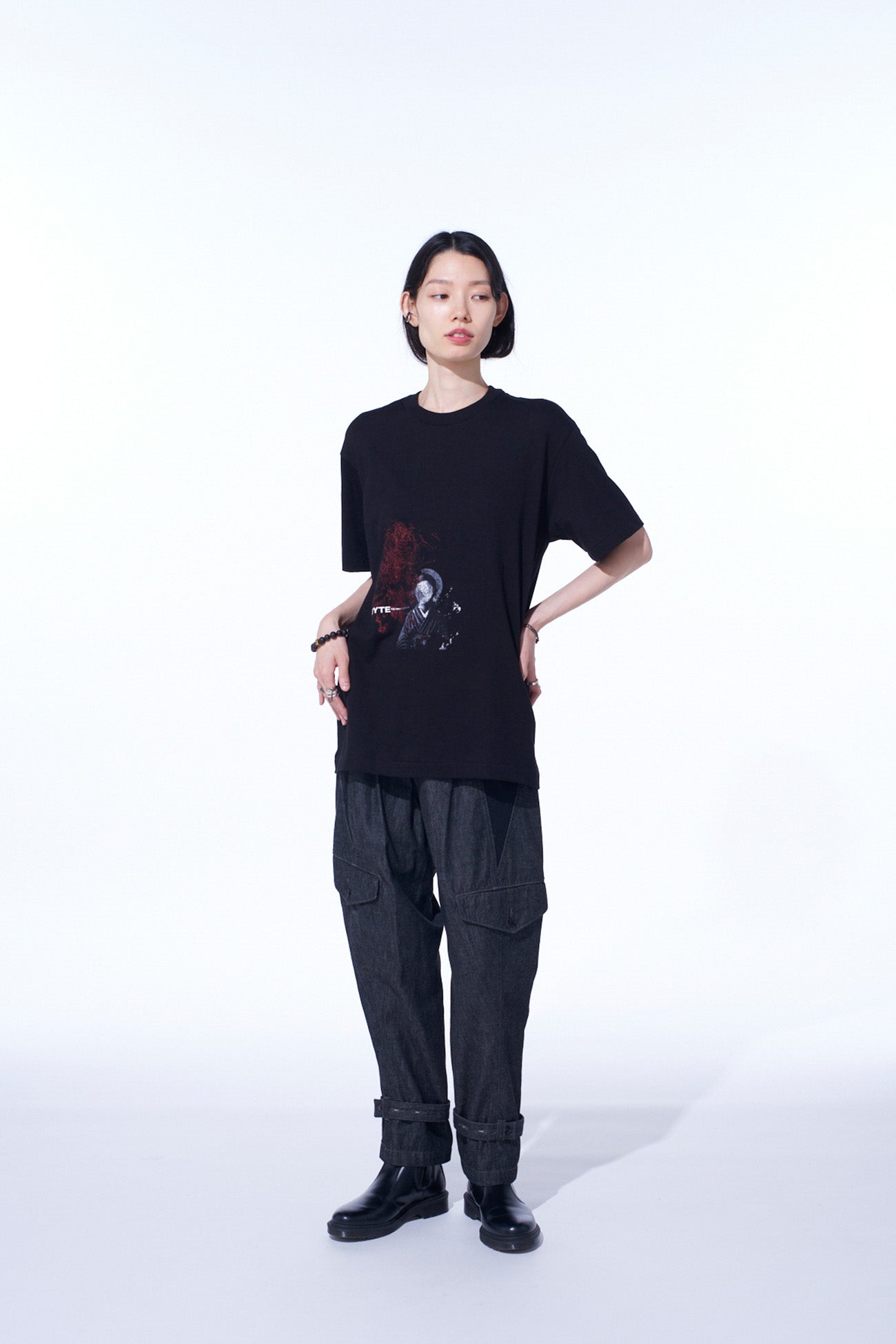 GRAPHIC T-SHIRT -SAD WOMAN-