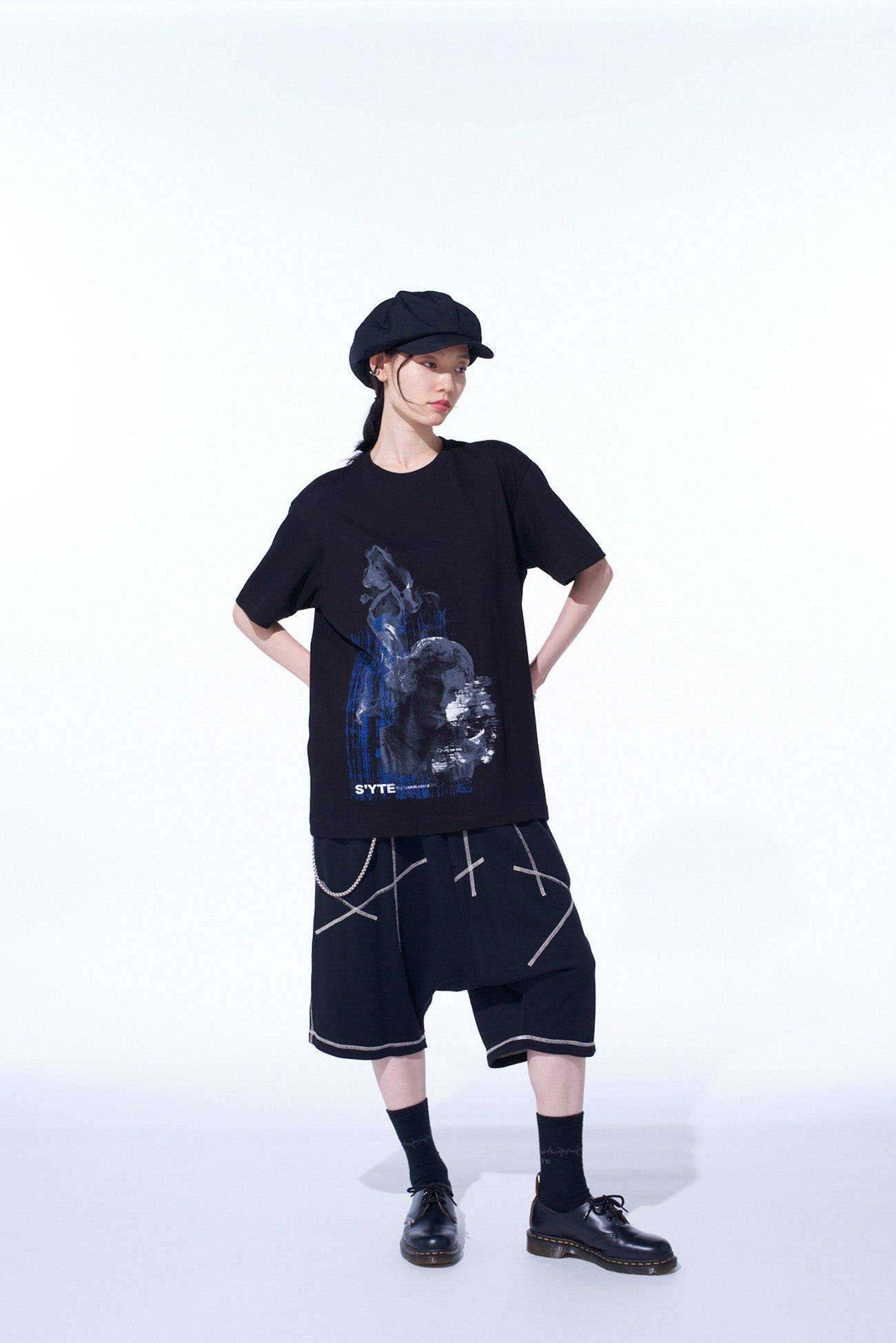 GRAPHIC T-SHIRT -STATUE-
