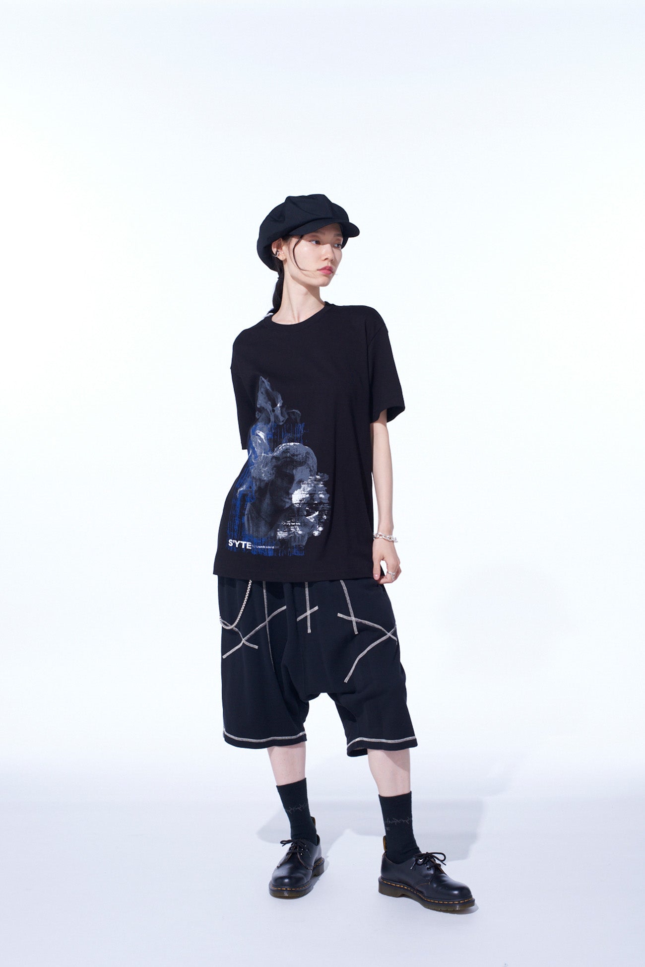 GRAPHIC T-SHIRT -STATUE-