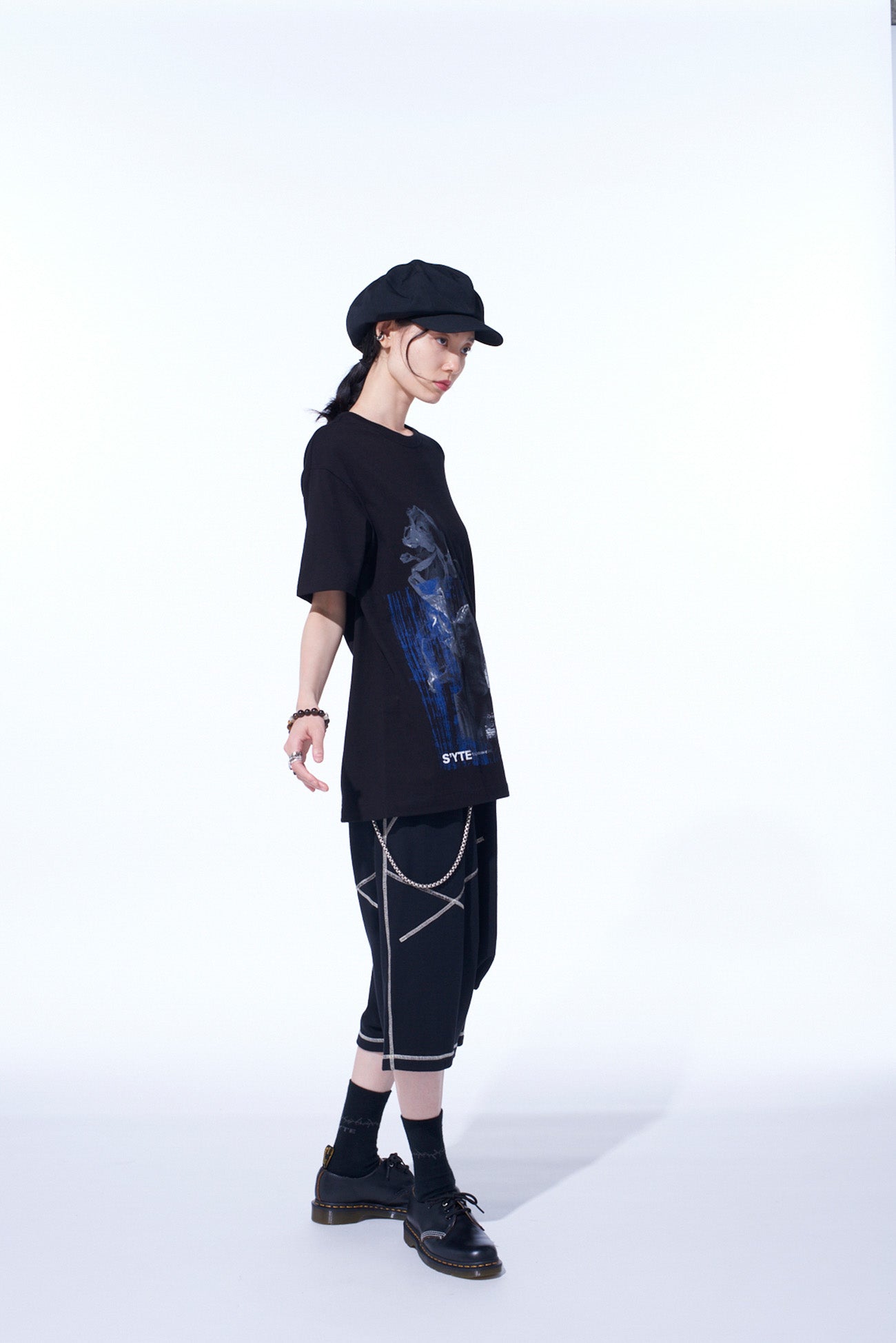 GRAPHIC T-SHIRT -STATUE-