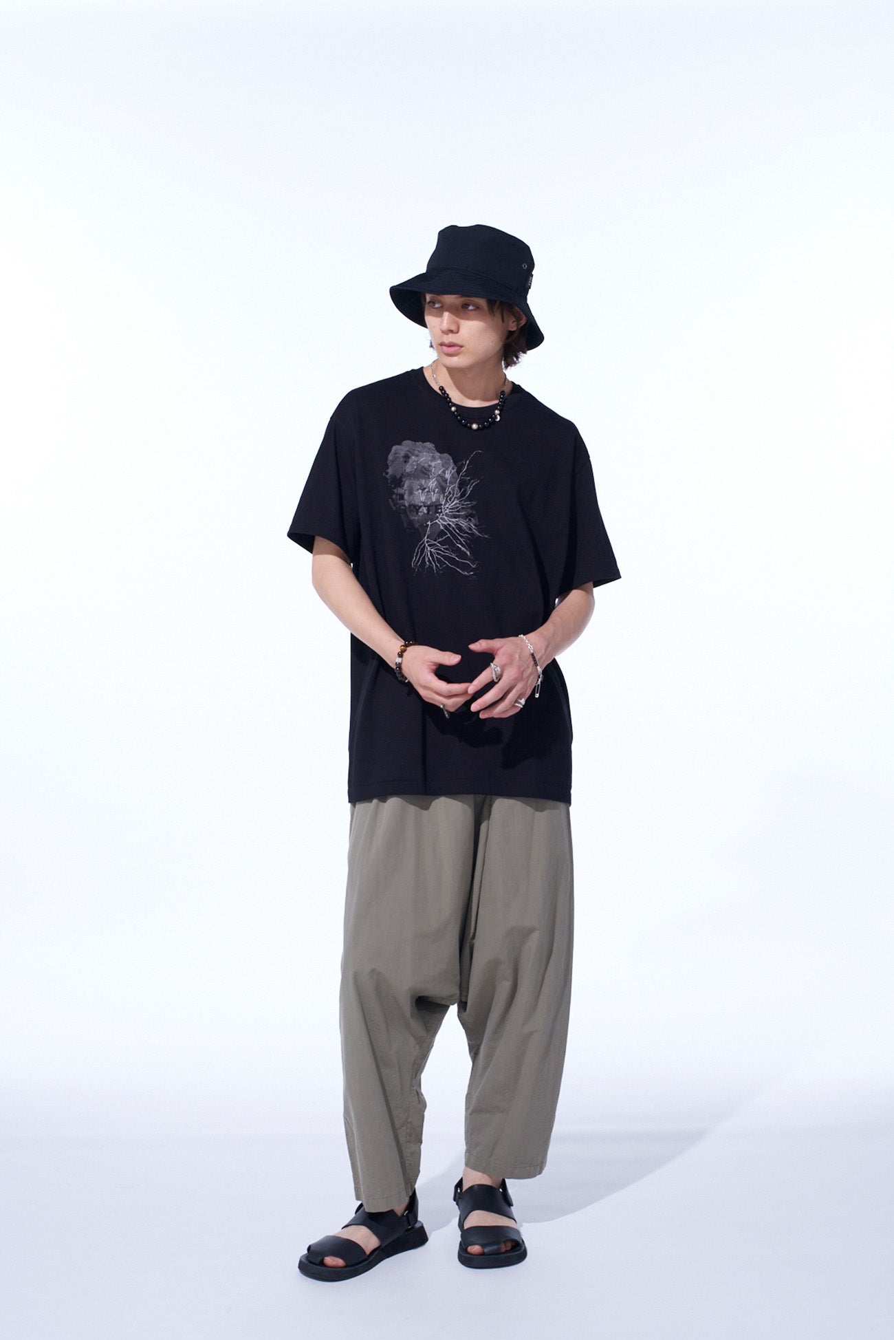 GRAPHIC T-SHIRT -SCULPTURE-