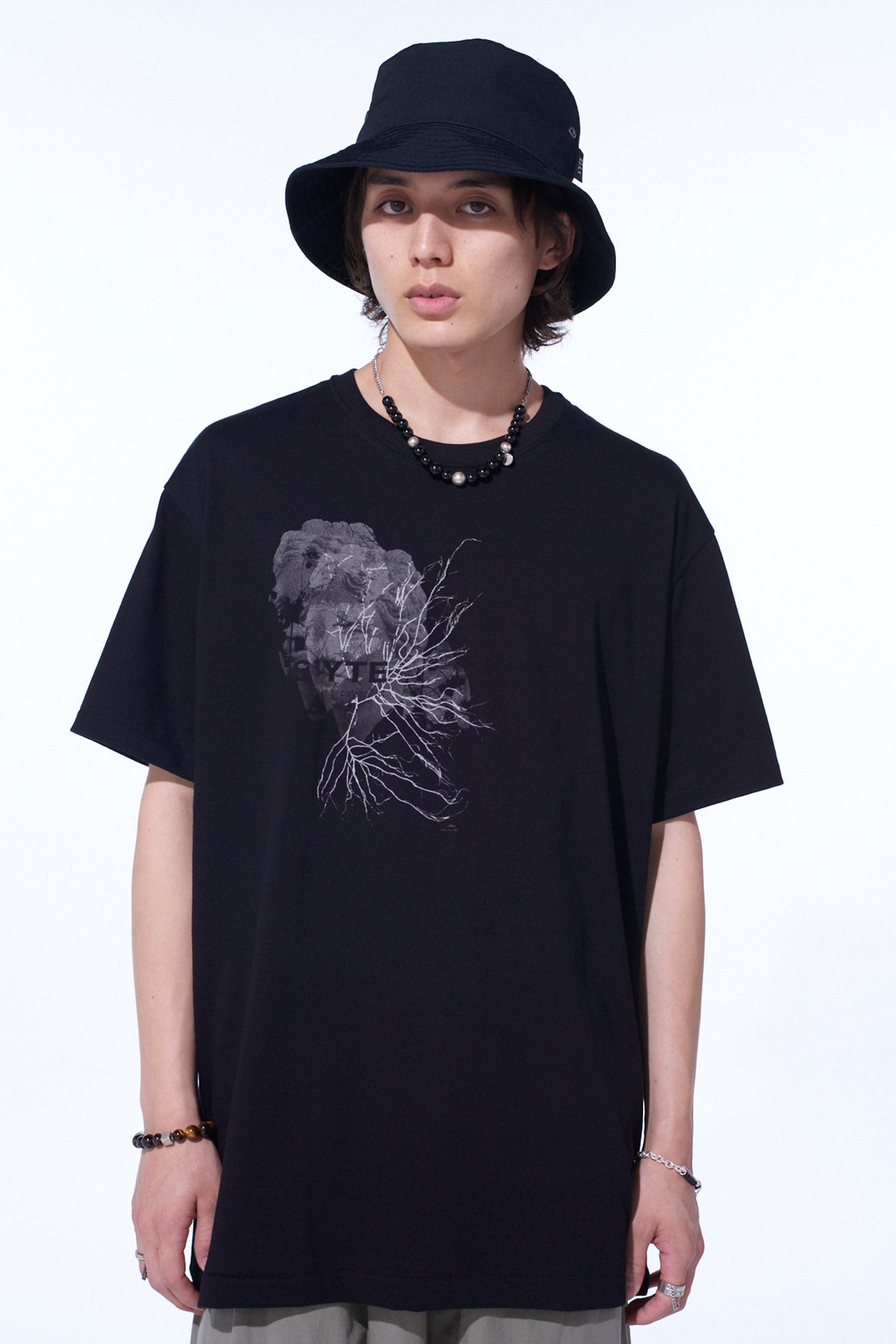 GRAPHIC T-SHIRT -SCULPTURE-