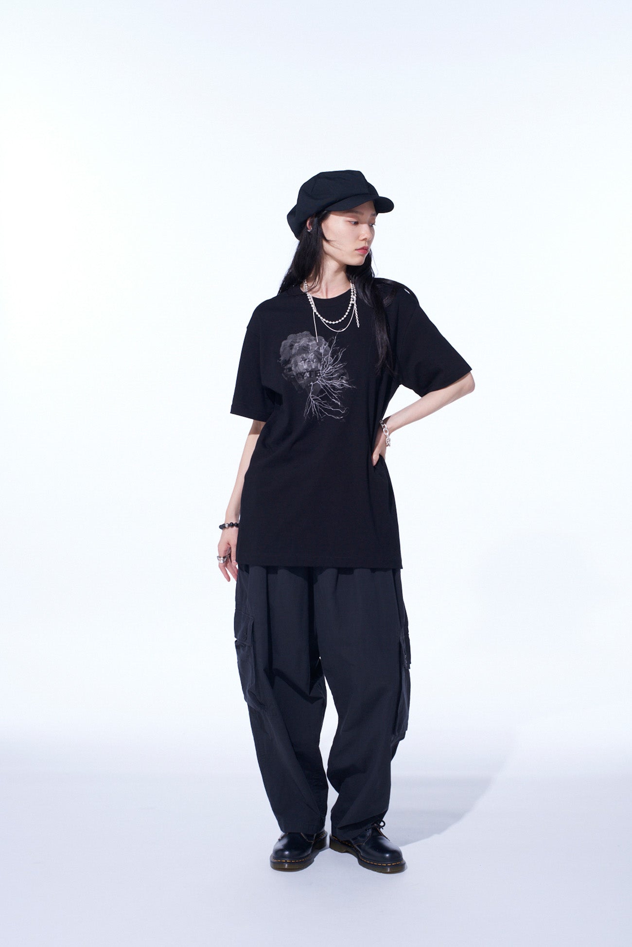 GRAPHIC T-SHIRT -SCULPTURE-