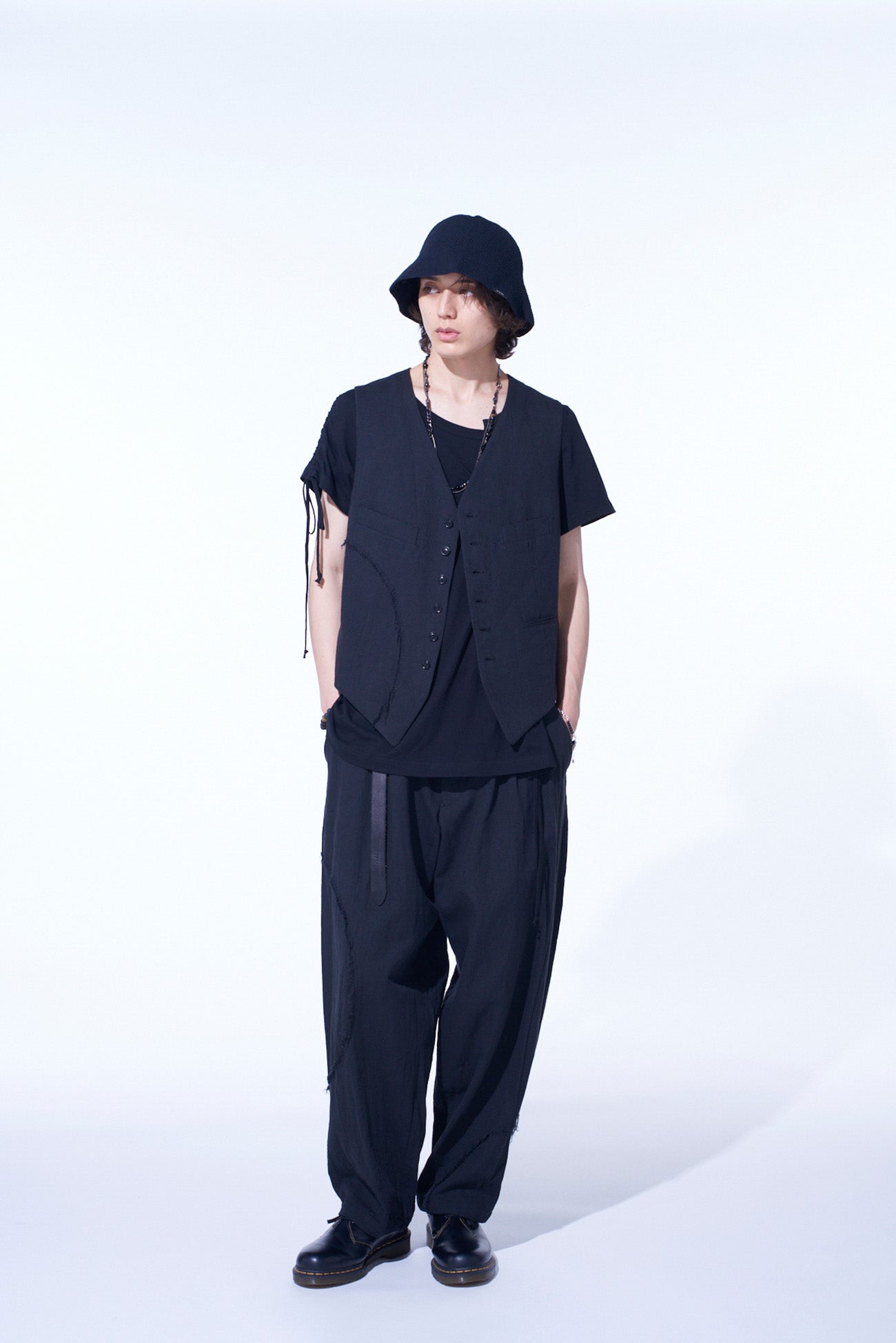 LINEN/COTTON HERRINGBONE ZIGZAG CUT-OUT VEST