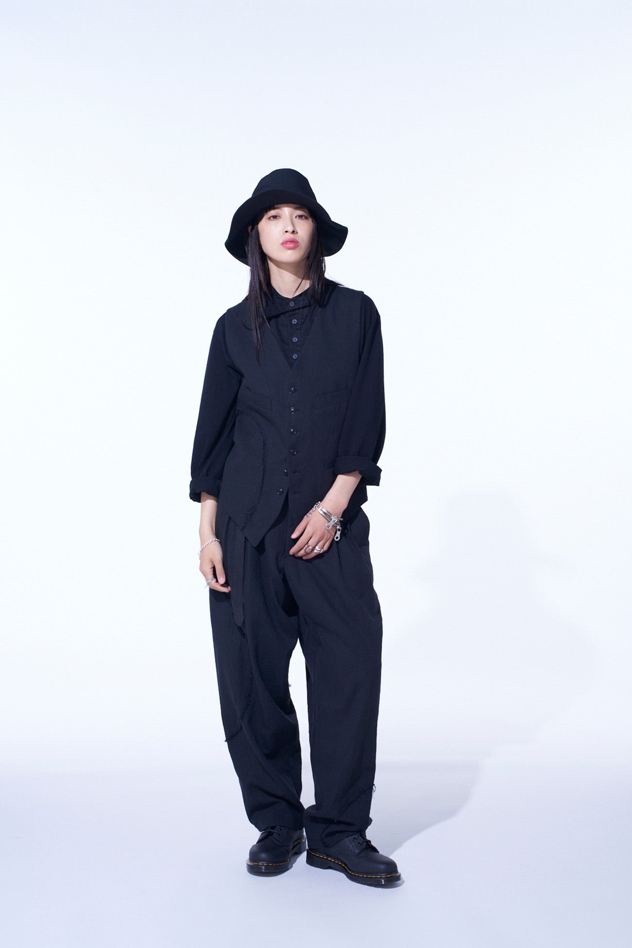 LINEN/COTTON HERRINGBONE ZIGZAG CUT-OUT VEST