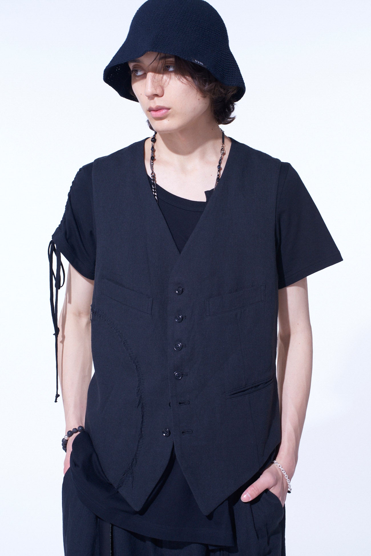 LINEN/COTTON HERRINGBONE ZIGZAG CUT-OUT VEST