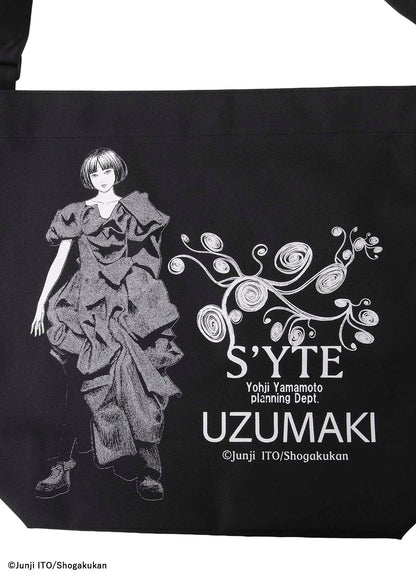 S'YTE × JUNJI ITO -UZUMAKI- KIRIE&AZAMI  WEARING YOHJI YAMAMOTO PRINTED BAG