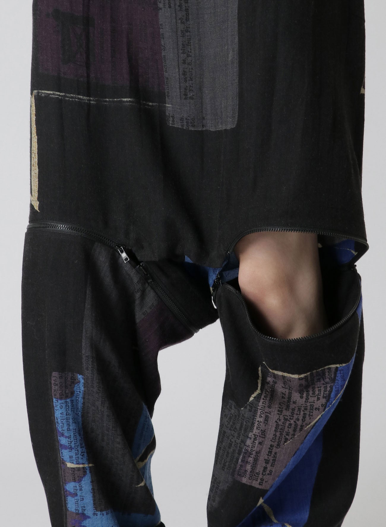 WOOL DICTIONARY COLLAGE PRINT HEM FASTENER OVERALL
